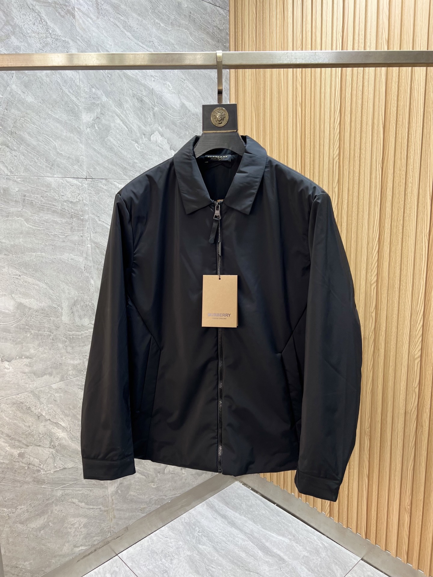 NO:612057,Burberry/Burberry 2025 new autumn and winter new products, complete with three labels, cotton jackets and coats. Good products need no introduction. Look at the details. Counter size M-XXXL 175/140 recommended L,,burberry,burberry,jackets & coats,jackets & coats,alexander wang19860909Burberry/巴宝莉 2025年秋冬新品上新 三标齐全 棉服夹克外套 好货不用过多介绍 看细节 专柜码数M-XXXL 175/140建议L,,burberry,burberry,jackets & coats,jackets & coats,alexander wang,Men's clothing