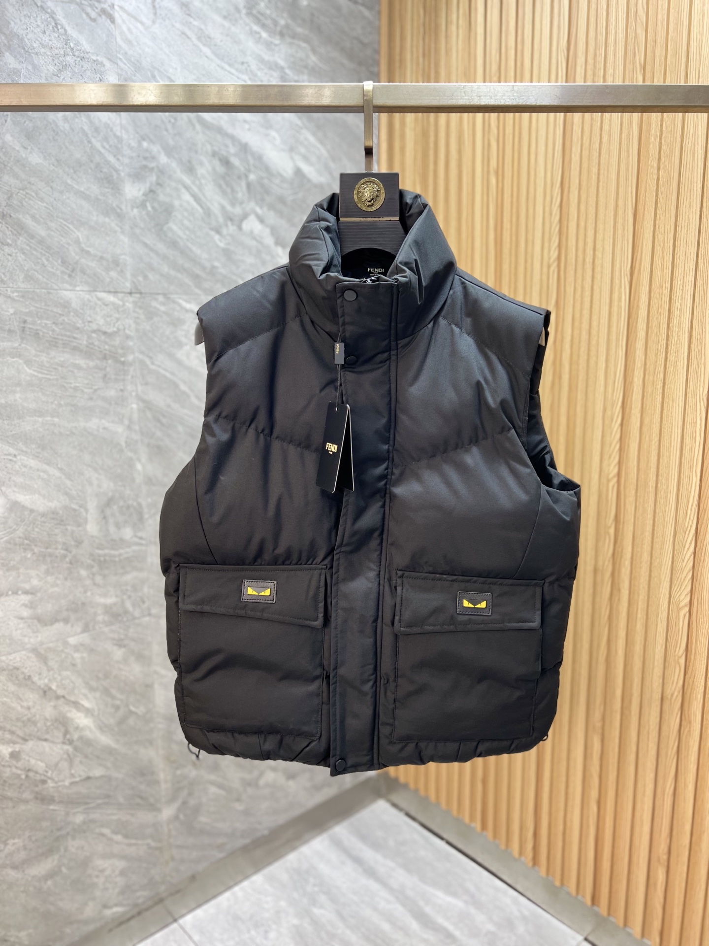 NO:612024,Fendi/Fendi 2025 autumn and winter new products, complete with three standards, vest, down jacket, good products without too much introduction, look at the details, counter size M-XXXL 175/140, recommended L,, fendi, fendi, down jacket, alexander wang19860909Fendi/芬迪 2025年秋冬新品上新 三标齐全 马甲 羽绒服 好货不用过多介绍 看细节 专柜码数M-XXXL 175/140建议L,,fendi,fendi,down jacket,alexander wang,Men's clothing