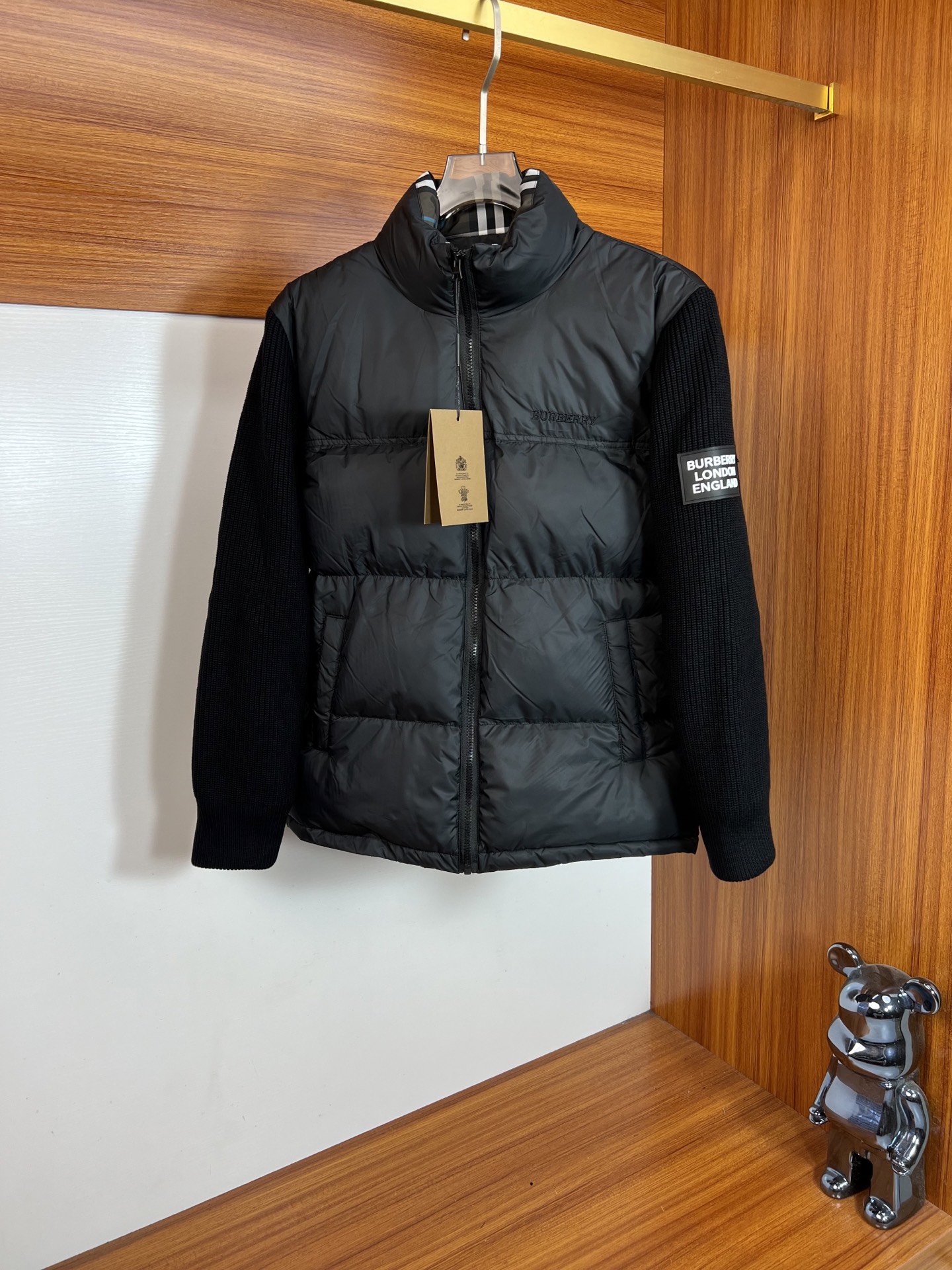 NO:614160,Fendi/Fendi 2025 autumn and winter new products, complete with three standards, spliced ​​down jacket, good product, no need to introduce too much, look at the details, counter size M-XXXL /140 recommended L,, fendi, fendi, down jacket, alexander wang19860909Fendi/芬迪 2025年秋冬新品上新 三标齐全 拼接款羽绒服 好货不用过多介绍 看细节 专柜码数M-XXXL /140建议L,,fendi,fendi,down jacket,alexander wang,Men's clothing