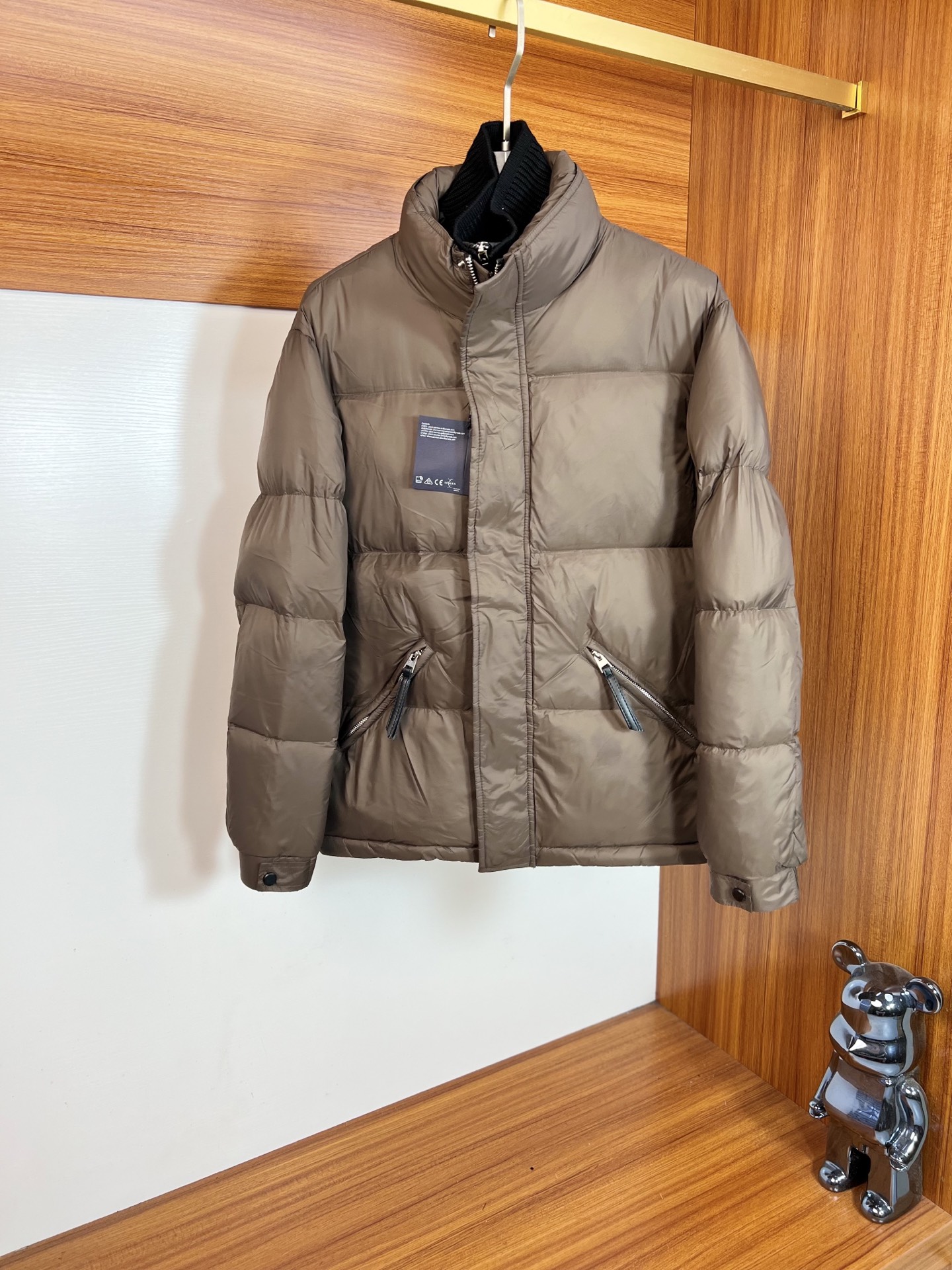 NO:614165,Prada/Prada 2025 new autumn and winter new products, complete with three labels, two fake down jackets, good products, no need to introduce too much, look at the details, counter size M-XXXL /140 recommended L,, prada, prada, down jacket, alexander wang19860909Prada/普拉达 2025年秋冬新品上新 三标齐全 假两件 羽绒服 好货不用过多介绍 看细节 专柜码数M-XXXL /140建议L,,prada,prada,down jacket,alexander wang,Men's clothing