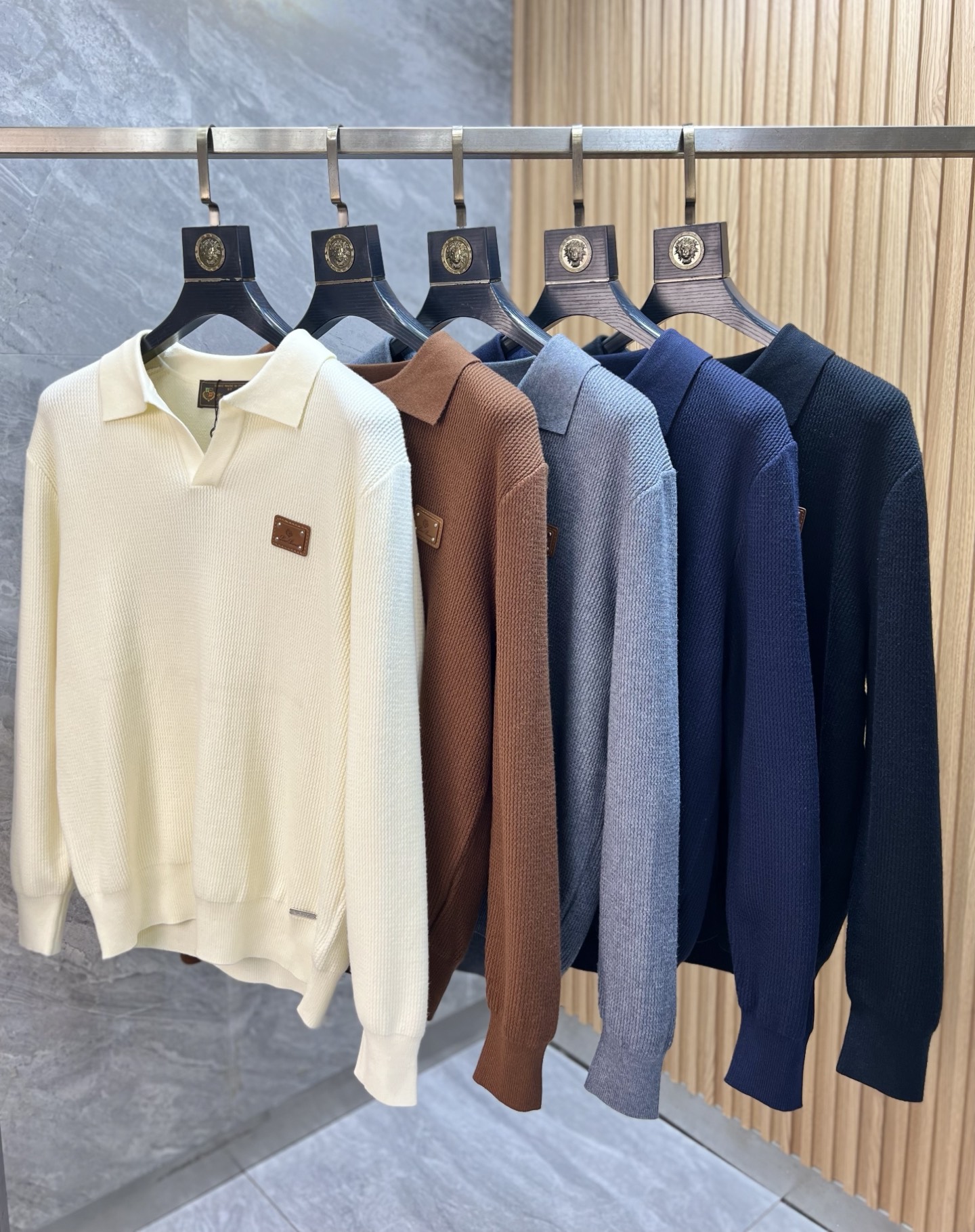 NO:614169,LP New arrivals for autumn and winter. Complete with three labels. Lapel sweater. Good product. No need to introduce too much. Look at the details. Counter size: M-XXXL/140. Recommended: L, loro piana, alexander wang19860909LP 年秋冬新品上新 三标齐全 翻领羊毛衫 好货不用过多介绍 看细节 专柜码数M-XXXL /140建议L,,loro piana,alexander wang,Men's clothing