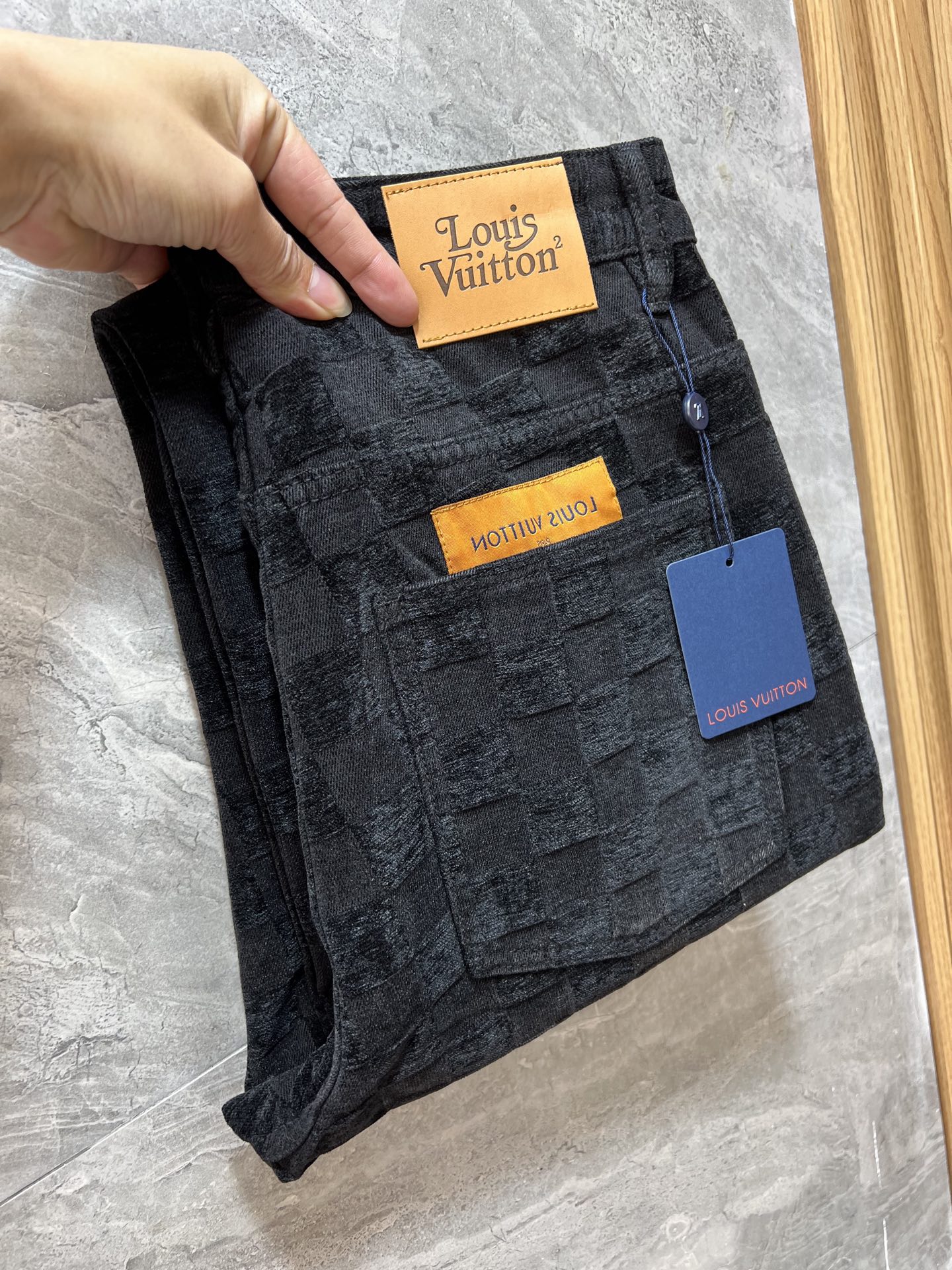 NO:681837,LV/Louis Vuitton 2025 autumn and winter new products, complete with three labels, jeans, good products, no need to introduce too much, look at the details, the counter size is 29-38/140, upper body size 32,, louis vuitton, louis vuitton, jeans,19860909LV/路易威登 2025秋冬新品 三标齐全 牛仔裤 好货不用过多介绍 看细节 专柜码数29-38 /140上身32码,,louis vuitton,louis vuitton,jeans,,Men's clothing