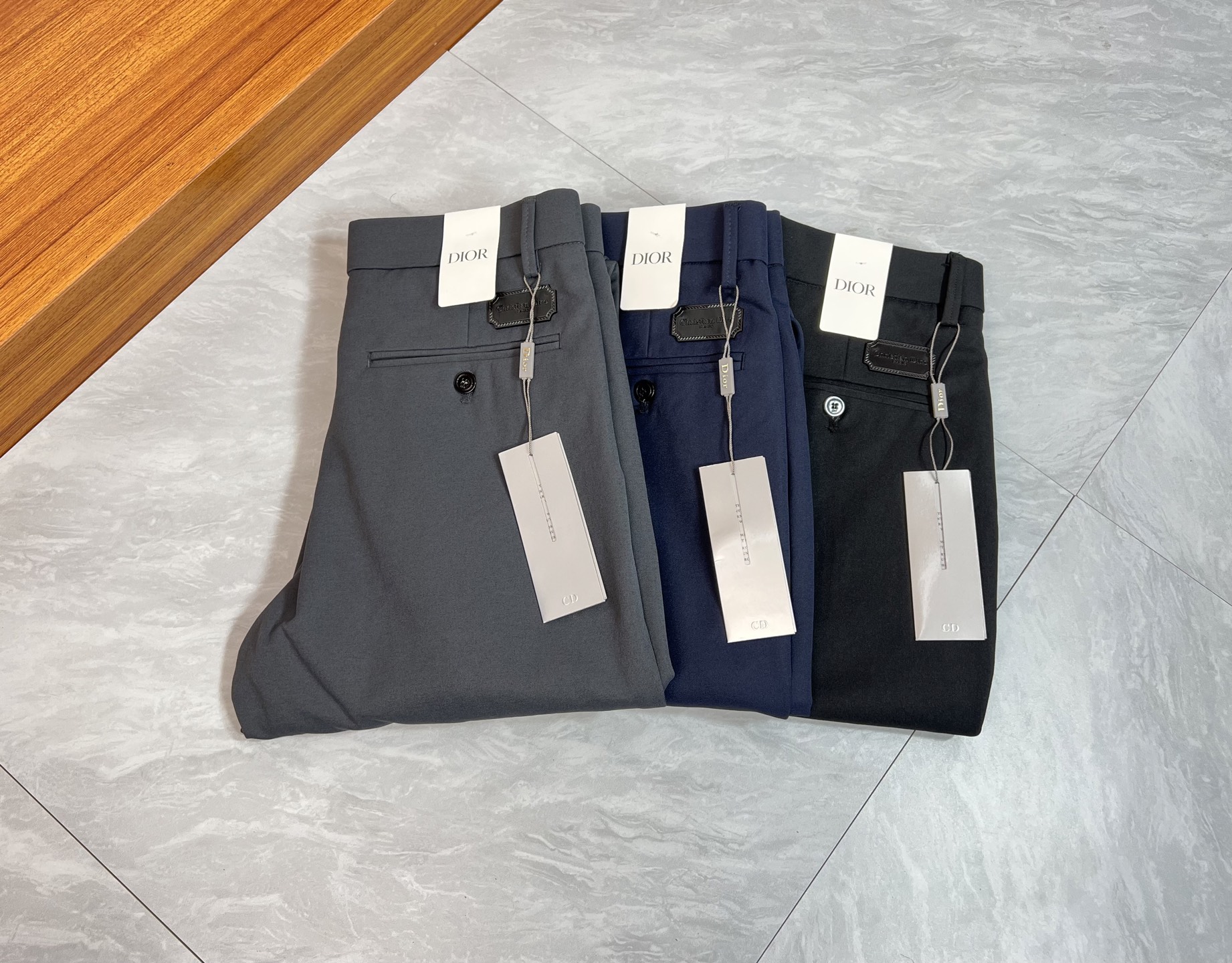 NO:683424,Dior/Dior 2025 autumn and winter new products, complete with three labels, trousers, casual pants, good products without too much introduction, look at the details, counter size 29-38/140, upper body 32,, dior, dior,19860909Dior/迪奥 2025秋冬新品 三标齐全 西裤 休闲裤 好货不用过多介绍 看细节 专柜码数29-38 /140上身32,,dior,dior,,Men's clothing