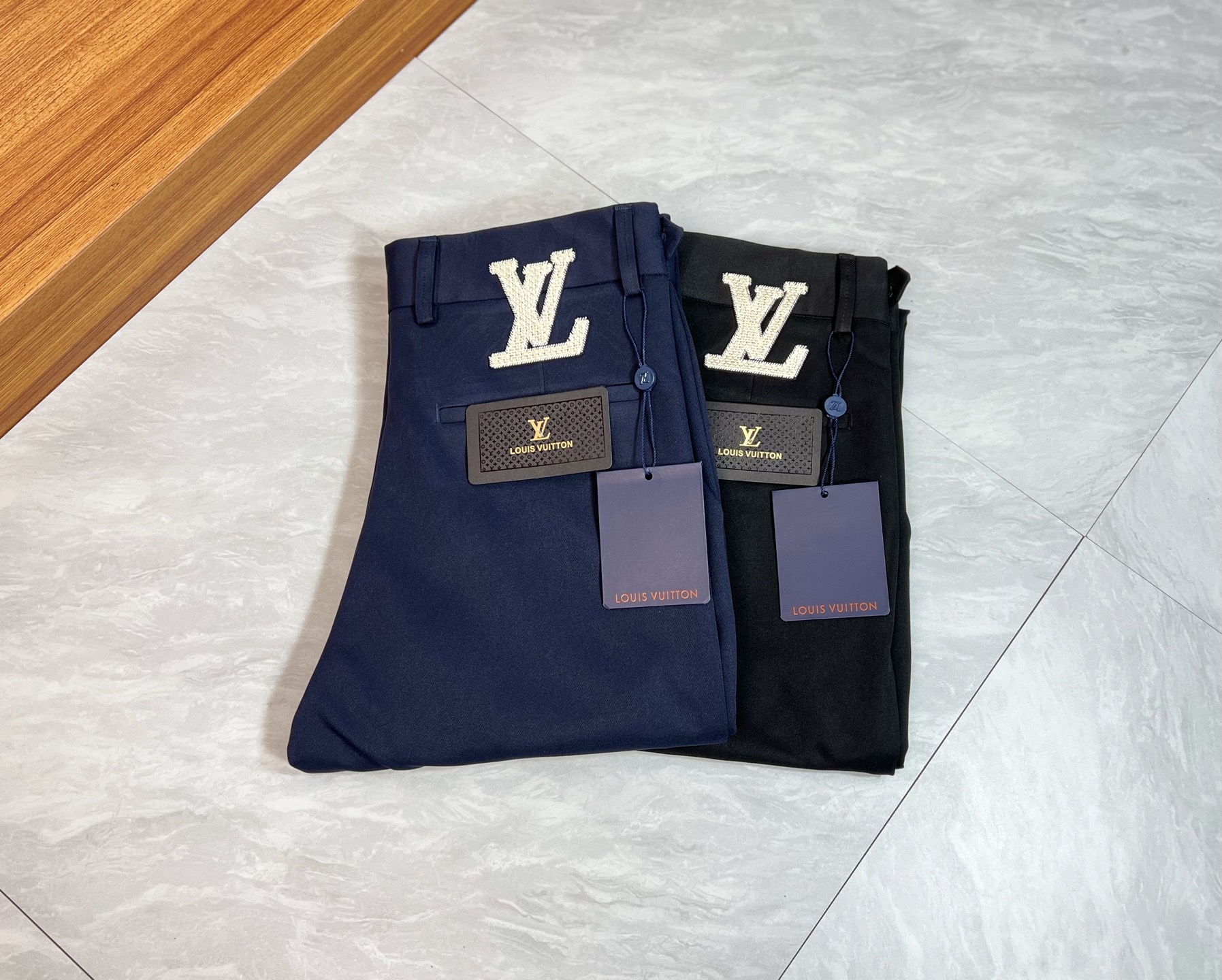 NO:683428,LV/Louis Vuitton 2025 autumn and winter new products, complete with three labels, trousers and casual pants. Good products need no introduction. Look at the details. Counter size 29-38/140 upper body 32, louis vuitton, louis vuitton,19860909LV/路易威登 2025秋冬新品 三标齐全 西裤 休闲裤 好货不用过多介绍 看细节 专柜码数29-38 /140上身32,,louis vuitton,louis vuitton,,Men's clothing