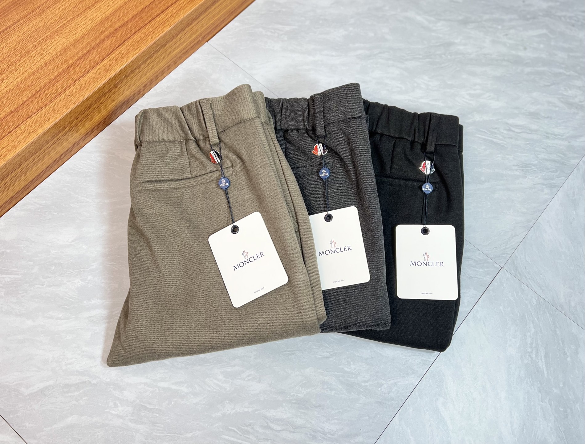 NO:683433,Moncler/Mongolian mouth 2025 autumn and winter new products, complete with three labels, plus velvet and thickened, trousers, casual pants, good products, no need to introduce too much, look at the details, counter size 29-38/140, upper body 32,, Moncler,19860909Moncler/蒙口 2025秋冬新品 三标齐全 加绒加厚 西裤 休闲裤 好货不用过多介绍 看细节 专柜码数29-38 /140上身32,,Moncler,,Men's clothing