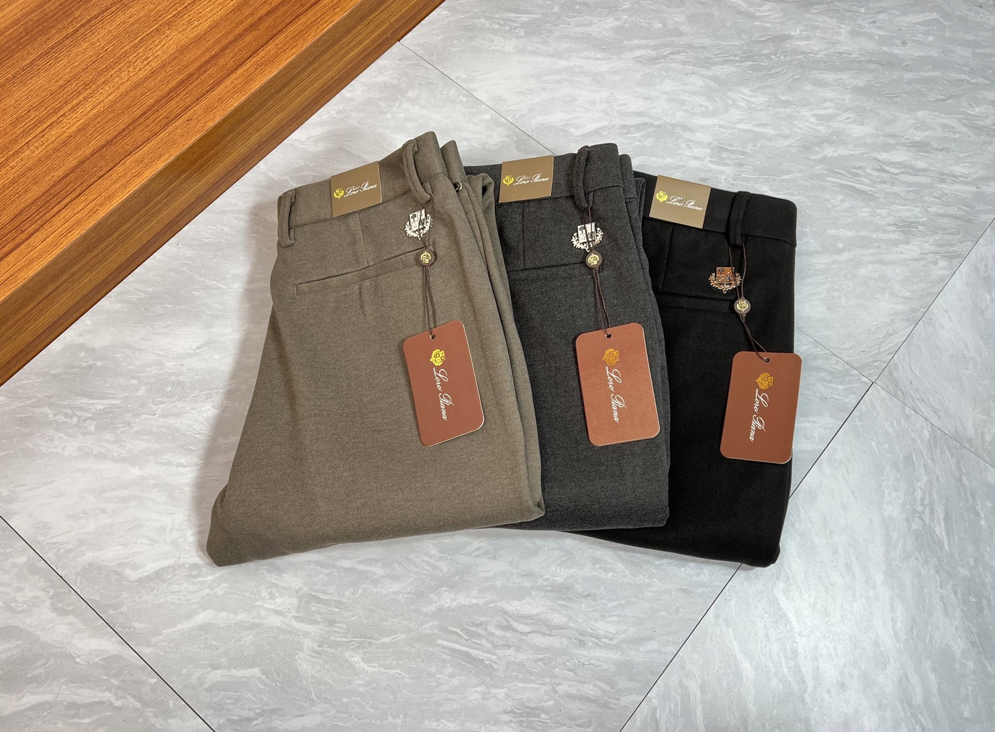 NO:683442,LP new autumn and winter products, complete with three labels, plus velvet and thickening, trousers, casual pants, good products, no need to introduce too much, look at the details, counter size 29-38/140, upper body 32, loro piana,19860909LP 秋冬新品 三标齐全 加绒加厚 西裤 休闲裤 好货不用过多介绍 看细节 专柜码数29-38 /140上身32,,loro piana,,Men's clothing