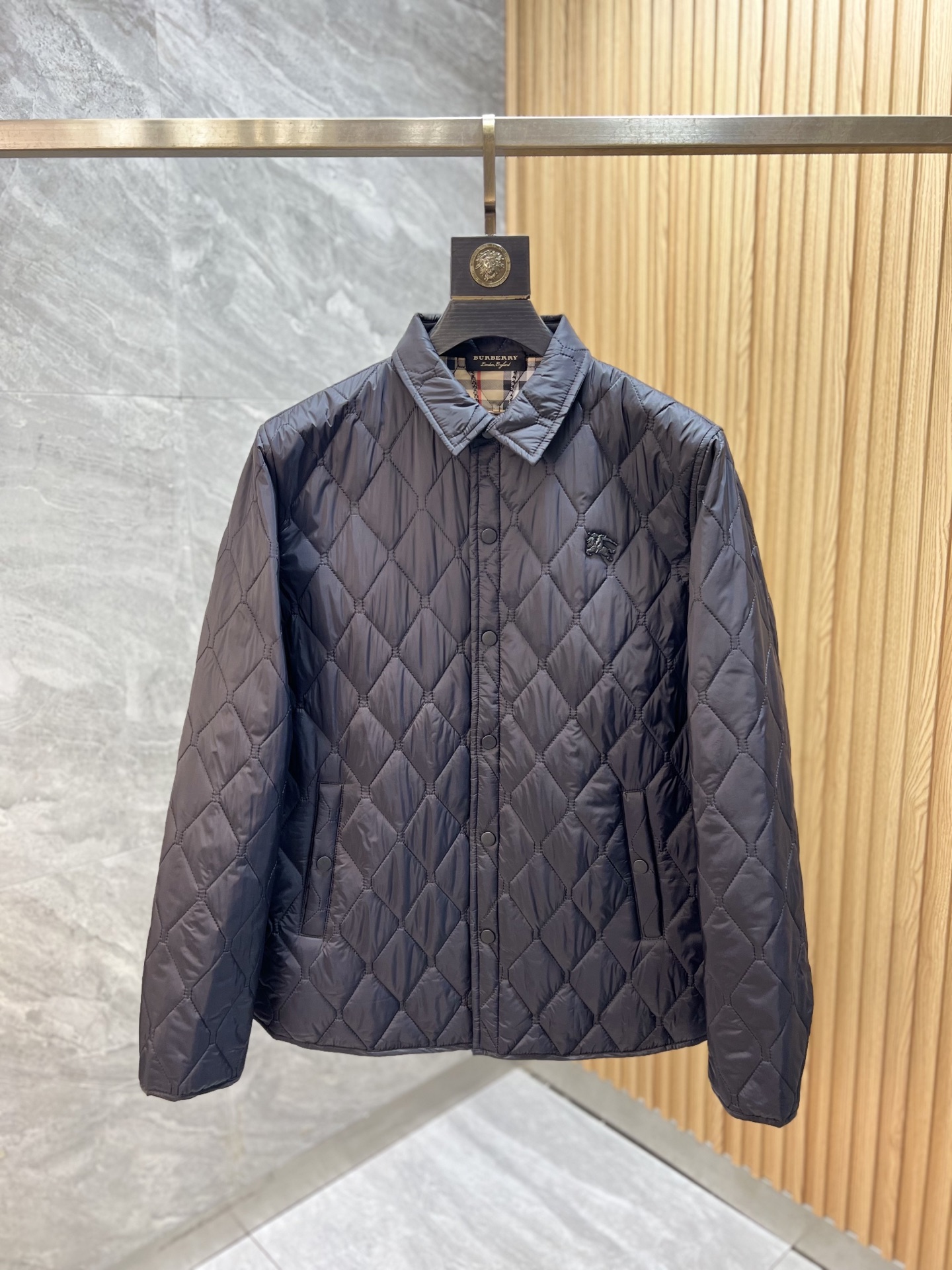 NO:683439,Burberry/Burberry has new products for autumn and winter, complete with three standards, cotton jackets and coats. Good products need no introduction. Look at the details. Counter size M-XXXL 175/140 recommended L,,burberry,burberry,jackets & coats,jackets & coats,19860909Burberry/巴宝莉 年秋冬新品上新 三标齐全 棉服夹克外套 好货不用过多介绍 看细节 专柜码数M-XXXL 175/140建议L,,burberry,burberry,jackets & coats,jackets & coats,,Men's clothing