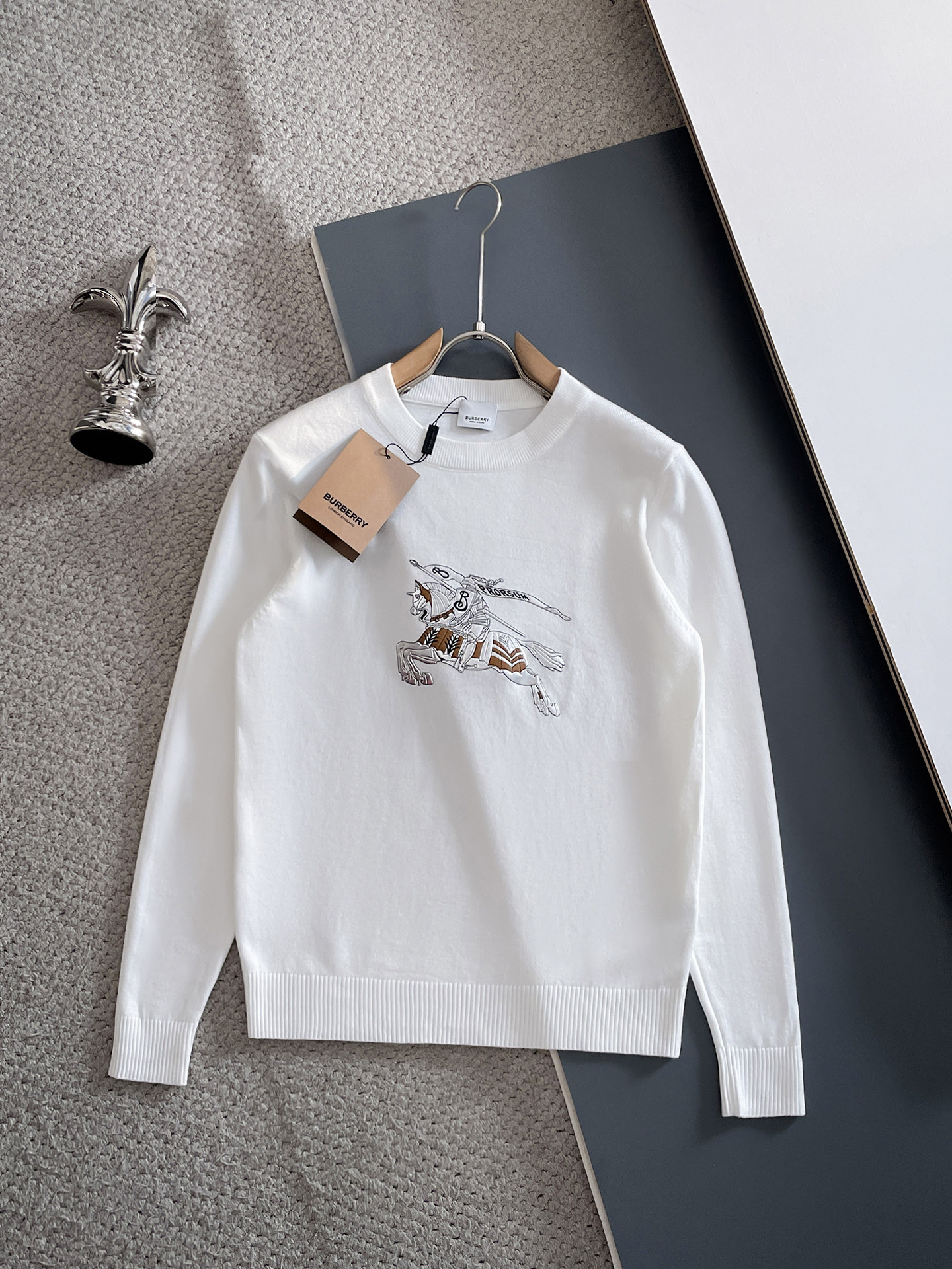 NO:623028,Burberry/Burberry 2025 autumn and winter new products, complete with three labels, round neck sweater, counter size M-XXXL /140 recommended L,,burberry,burberry,sweaters,alexander wang19860909Burberry/巴宝莉 2025年秋冬新品上新 三标齐全 圆领毛衣 专柜码数M-XXXL /140建议L,,burberry,burberry,sweaters,alexander wang,Men's clothing