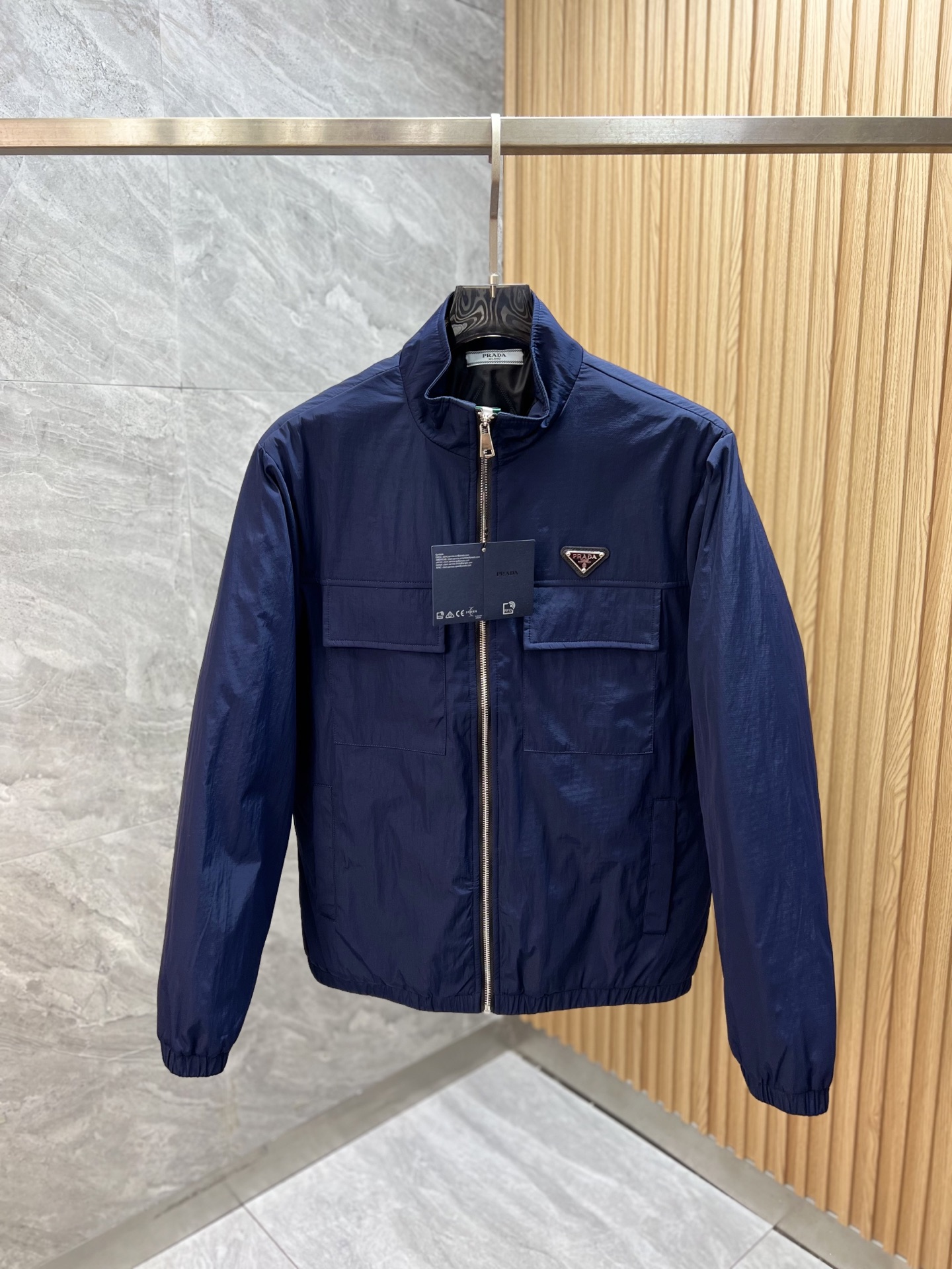 NO:623092,Prada/Prada 2025 new autumn and winter new products, complete with three standards, cotton jackets and coats, good products need no introduction, look at the details, counter size M-XXXL 175/140, recommended L,, prada, prada, jackets & coats, jackets & coats, alexander wang19860909Prada/普拉达 2025年秋冬新品上新 三标齐全 棉服夹克外套 好货不用过多介绍 看细节 专柜码数M-XXXL 175/140建议L,,prada,prada,jackets & coats,jackets & coats,alexander wang,Men's clothing