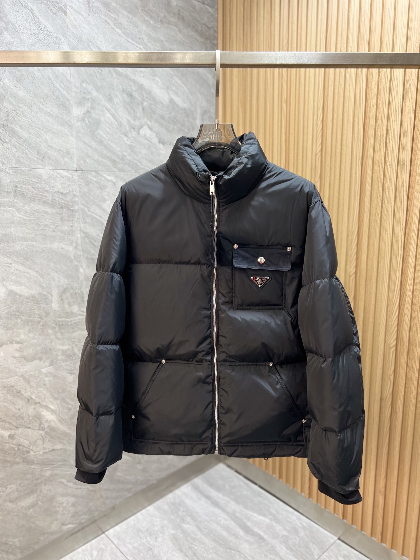 NO:623096,Prada/Prada 2025 new autumn and winter new products, complete with three labels, down jackets, good products, no need to introduce too much, look at the details, counter size M-XXXL 175/140, recommended L,, prada, prada, down jacket, alexander wang19860909Prada/普拉达 2025年秋冬新品上新 三标齐全 羽绒服 好货不用过多介绍 看细节 专柜码数M-XXXL 175/140建议L,,prada,prada,down jacket,alexander wang,Men's clothing