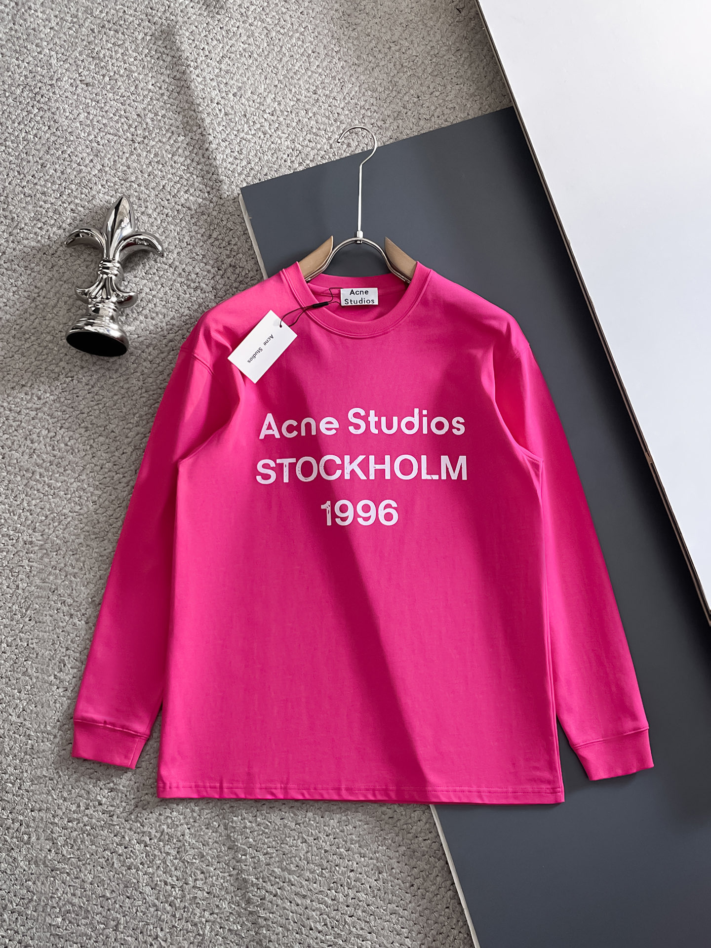 NO:623112,Acne 2025 autumn and winter new products, complete with three labels, chest printing technology, cuff threads, round neck and long sleeves, size S-XXL 175/140, recommended M,,acne studios,alexander wang19860909Acne 2025年秋冬新品上新 三标齐全 胸前印花工艺 袖口螺纹 圆领长袖 码数S-XXL 175/140建议M,,acne studios,alexander wang,Men's clothing