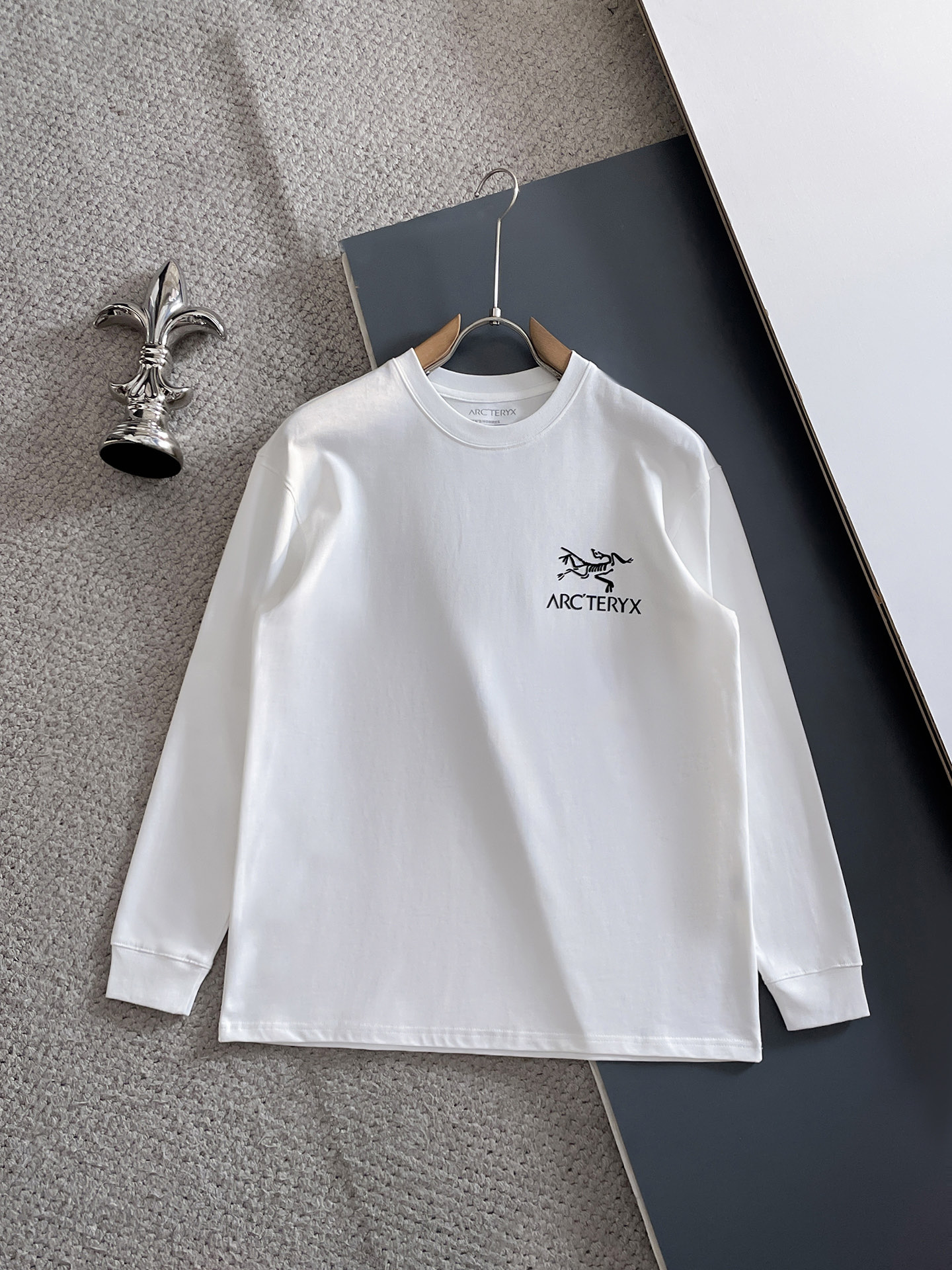 NO:623140,Arc/Arc'teryx 2025 autumn and winter new products, complete with three labels, three-dimensional flocking technology on the chest, threaded cuffs, round neck and long sleeves, size S-XXL 175/140, recommended M, arc'teryx, alexander wang19860909Arc/始祖鸟 2025年秋冬新品上新 三标齐全 胸前立体植绒工艺 袖口螺纹 圆领长袖 码数S-XXL 175/140建议M,arc'teryx,alexander wang,Men's clothing