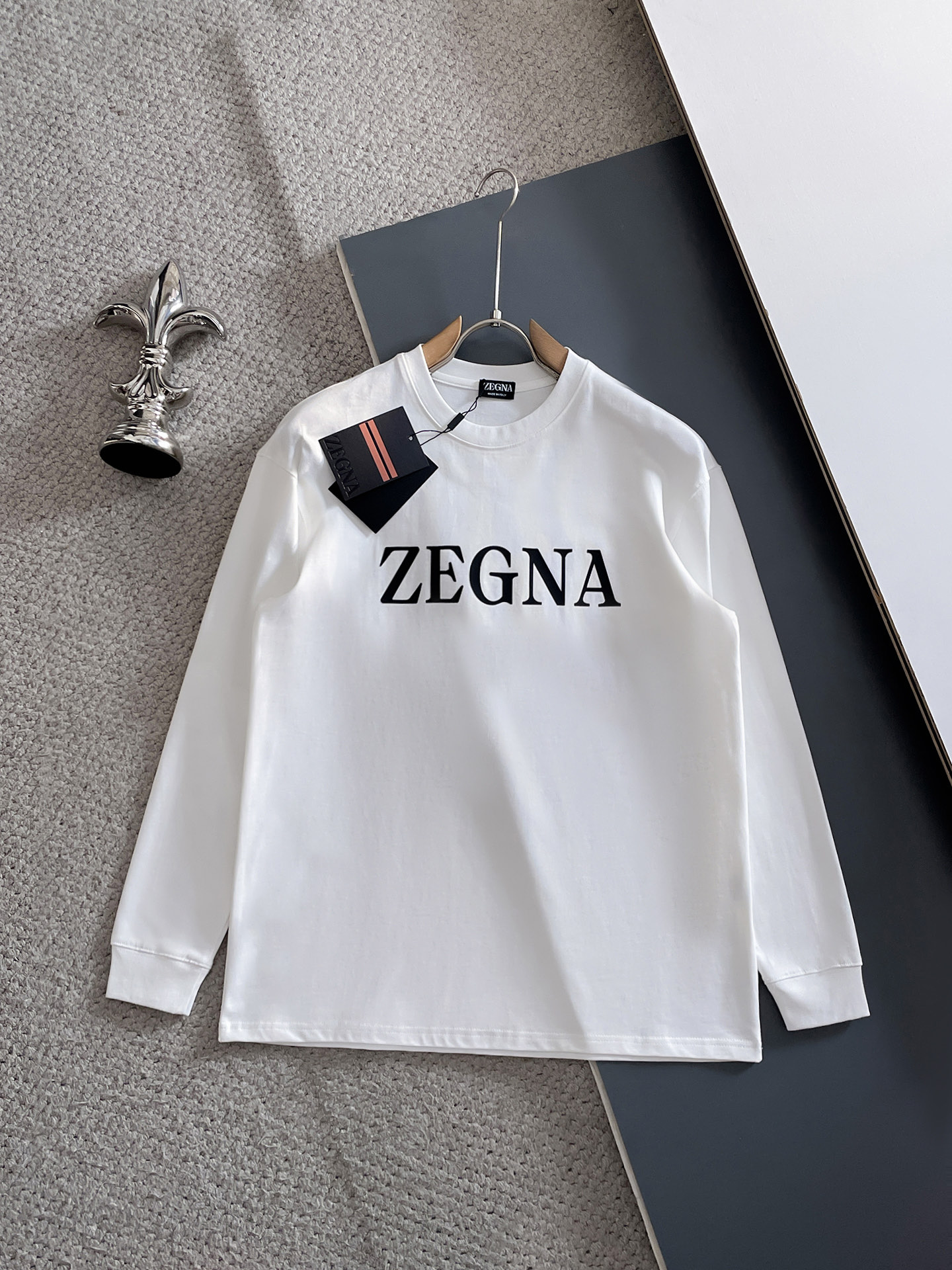 NO:623132,zZEGNA/Zegna 2025 autumn and winter new products, complete with three standards, three-dimensional glue technology on the chest, threaded cuffs, round neck and long sleeves, size S-XXL 175/140, recommended M,,zegna,alexander wang19860909zZEGNA/杰尼亚 2025年秋冬新品上新 三标齐全 胸前立体滴胶工艺 袖口螺纹 圆领长袖 码数S-XXL 175/140建议M,,zegna,alexander wang,Men's clothing