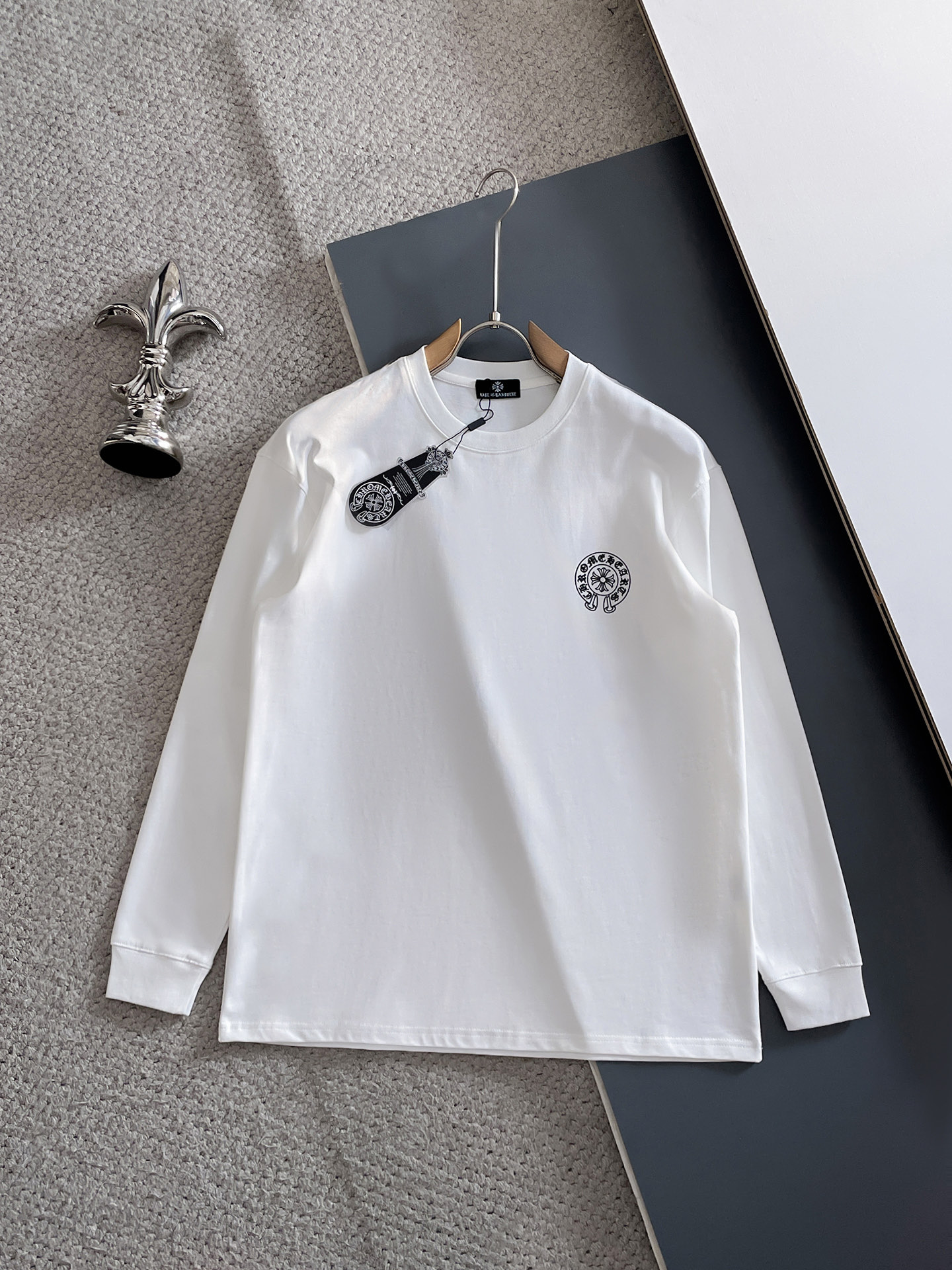 NO:623136,Ch/Chrome Hearts 2025 Autumn and Winter New Products Complete with Three Standards Three-dimensional Adhesive Technology on the Chest Cuff Threads Round Neck Long Sleeves Size S-XXL 175/140 Recommended M,,chrome hearts,alexander wang19860909Ch/克罗心 2025年秋冬新品上新 三标齐全 胸前立体滴胶工艺 袖口螺纹 圆领长袖 码数S-XXL 175/140建议M,,chrome hearts,alexander wang,Men's clothing