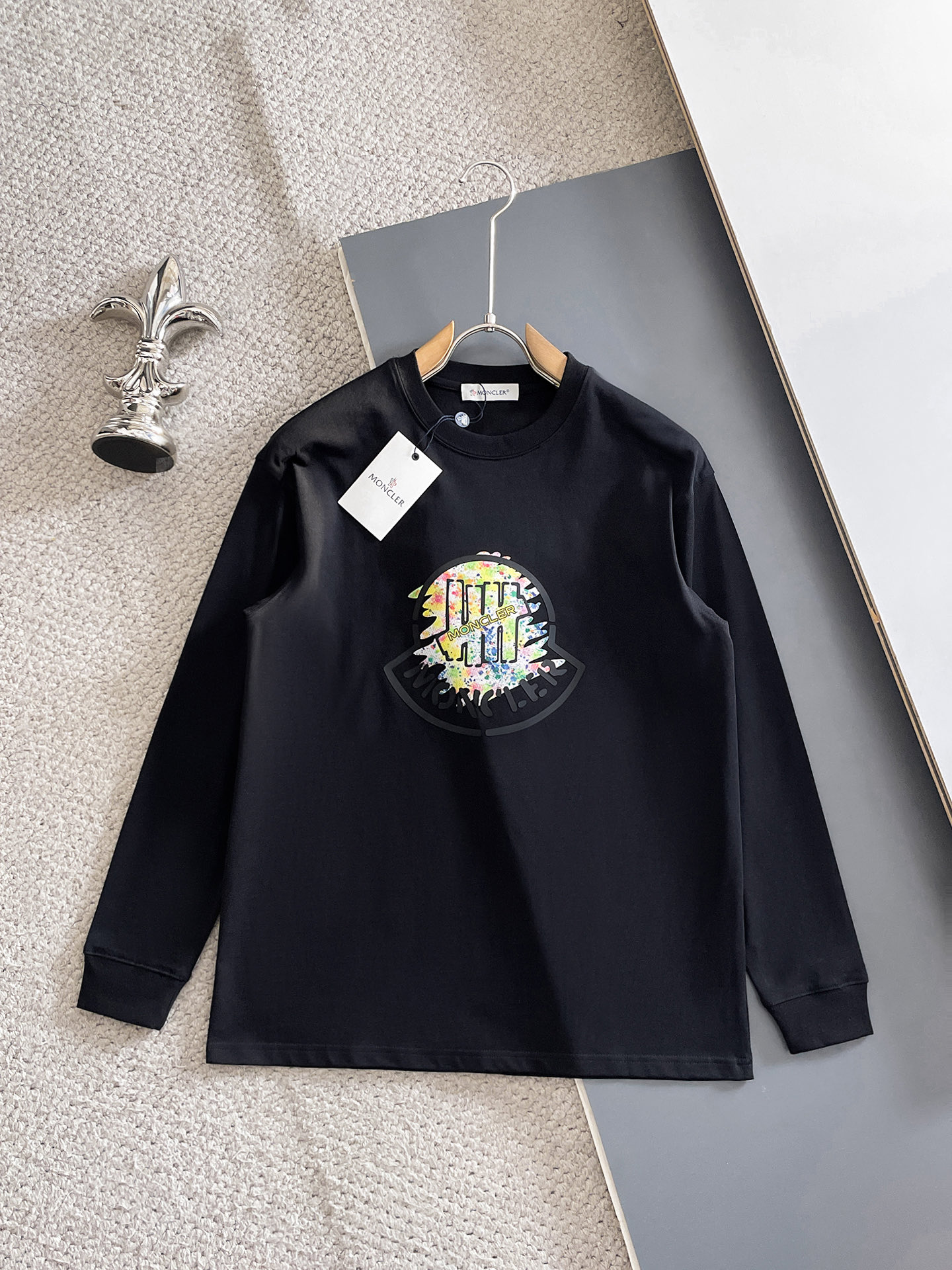 NO:624912,Moncler/Mask 2025 Autumn and Winter New Products Complete Three Standards Adhesive Adhesive Technology on the Chest Cuff Threads Round Neck Long Sleeves Size M-XXXL /140 Recommended L, Moncler, alexander wang19860909Moncler/蒙口 2025年秋冬新品上新 三标齐全 胸前立滴胶工艺 袖口螺纹 圆领长袖 码数M-XXXL /140建议L,,Moncler,alexander wang,Men's clothing