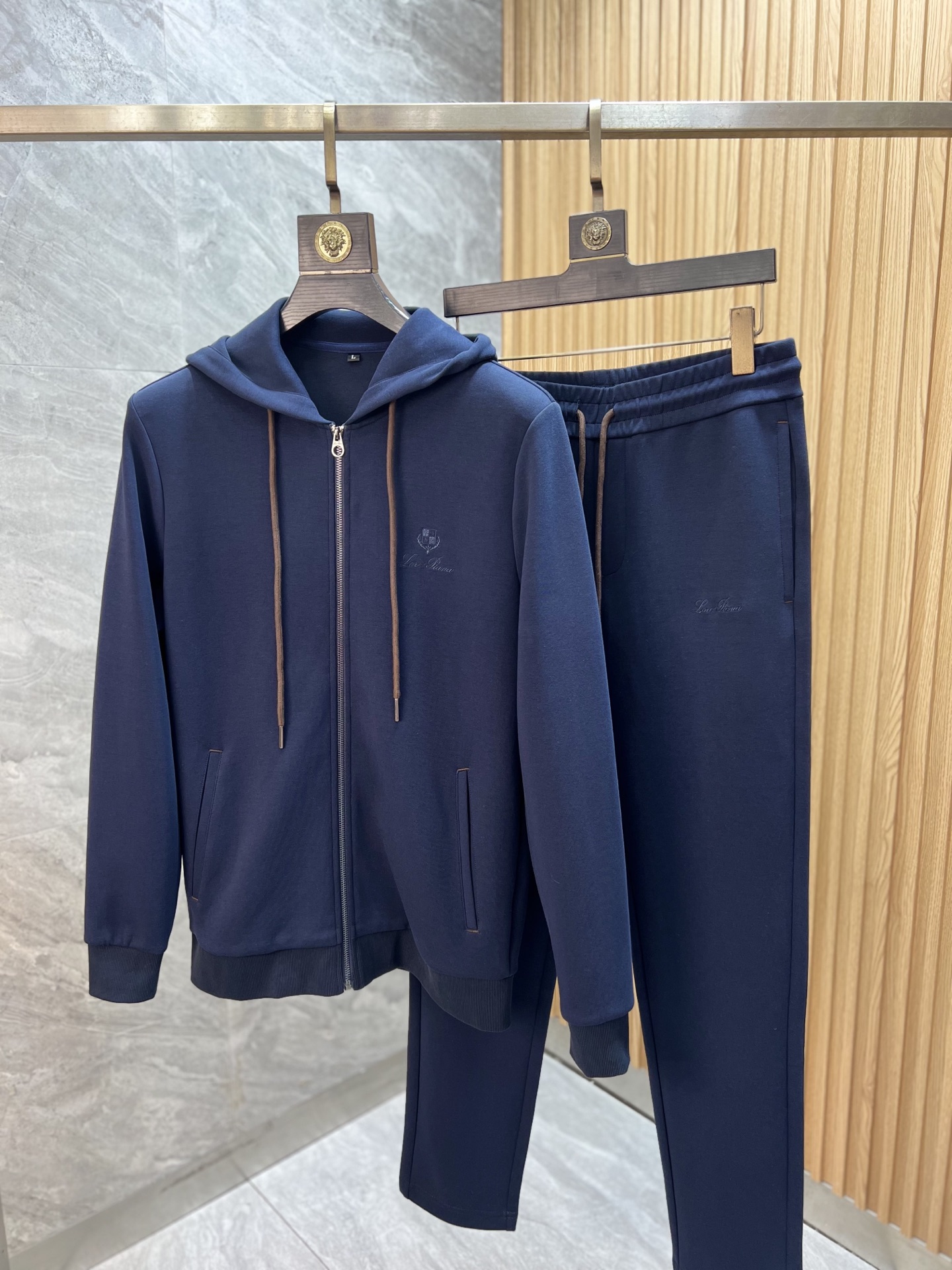 NO:624986,LP new autumn and winter products, complete with three labels, fashionable casual suits, good products, no need to introduce too much, look at the details, counter size M-XXXXL /140 recommended L,, loro piana, alexander wang19860909LP 秋冬新品 三标齐全 时尚休闲套装 好货不用过多介绍 看细节 专柜码数 M-XXXXL /140建议L,,loro piana,alexander wang,Men's clothing