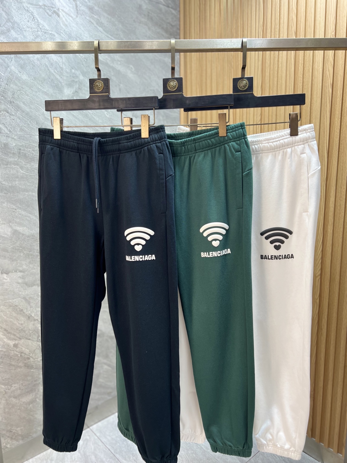 NO:628330,Balenciaga/Balenciaga 2025 autumn and winter new products, complete with three labels, casual pants, good products, no need to introduce too much, look at the details, counter size M-XXL 175/140 upper body L,, balenciaga, balenciaga, alexander wang19860909Balenciaga/巴黎世家 2025秋冬新品 三标齐全 休闲裤 好货不用过多介绍 看细节 专柜码数M-XXL 175/140上身L,,balenciaga,balenciaga,alexander wang,Men's clothing