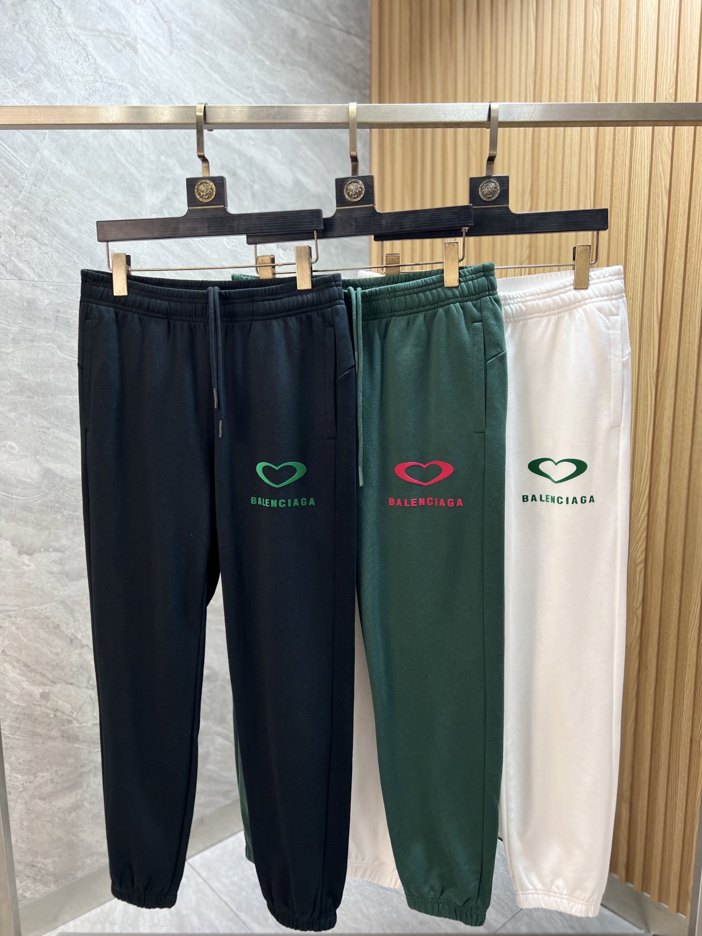 NO:628346,Balenciaga/Balenciaga 2025 autumn and winter new products, complete with three labels, casual pants, good products, no need to introduce too much, look at the details, counter size M-XXL 175/140 upper body L,, balenciaga, balenciaga, alexander wang19860909Balenciaga/巴黎世家 2025秋冬新品 三标齐全 休闲裤 好货不用过多介绍 看细节 专柜码数M-XXL 175/140上身L,,balenciaga,balenciaga,alexander wang,Men's clothing