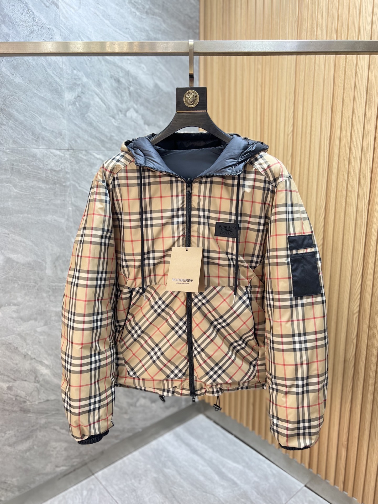 NO:628393,Burberry/Burberry 2025 Autumn and Winter new products, complete with three labels, double-sided down jacket, good products, no need to introduce too much, look at the details, counter size M-XXXL 175/140, recommended L,, burberry, burberry, down jacket, alexander wang19860909Burberry/巴宝莉 2025年秋冬新品上新 三标齐全 双面穿 羽绒服 好货不用过多介绍 看细节 专柜码数M-XXXL 175/140建议L,,burberry,burberry,down jacket,alexander wang,Men's clothing