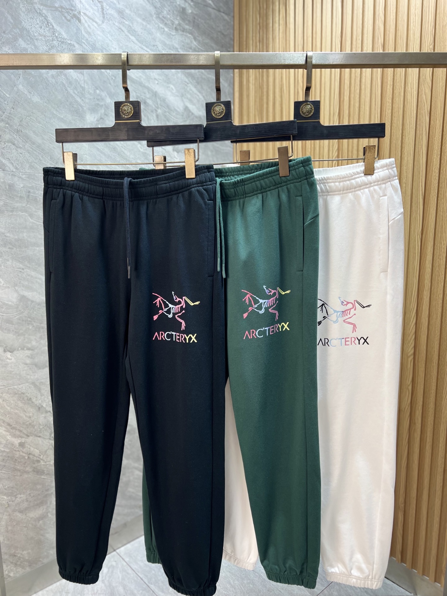 NO:644268,Arc/Arc'teryx 2025 autumn and winter new products, complete with three labels, casual pants, good products, no need to introduce too much, look at the details, counter size M-XXL 175/140, upper body L, arc'teryx, alexander wang19860909Arc/始祖鸟 2025秋冬新品 三标齐全 休闲裤 好货不用过多介绍 看细节 专柜码数M-XXL 175/140上身L,arc'teryx,alexander wang,Men's clothing