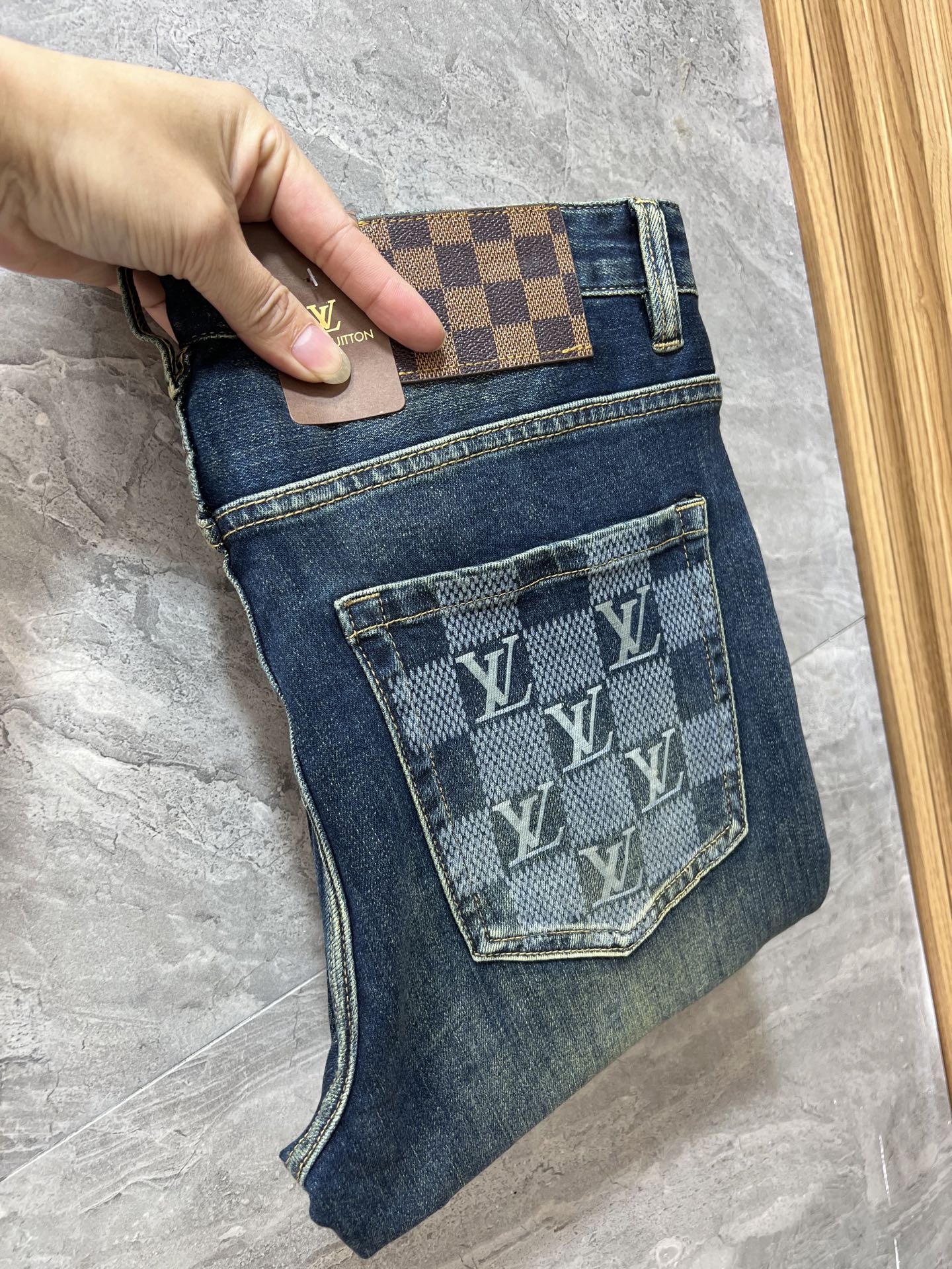 NO:652177,LV/Louis Vuitton 2025 autumn and winter new products, complete with three labels, jeans, good products, no need to introduce too much, look at the details, the counter size is 28-38/140, upper body size 32, louis vuitton, louis vuitton, jeans, alexander wang19860909LV/路易威登 2025秋冬新品 三标齐全 牛仔裤 好货不用过多介绍 看细节 专柜码数28-38 /140上身32码,,louis vuitton,louis vuitton,jeans,alexander wang,Men's clothing