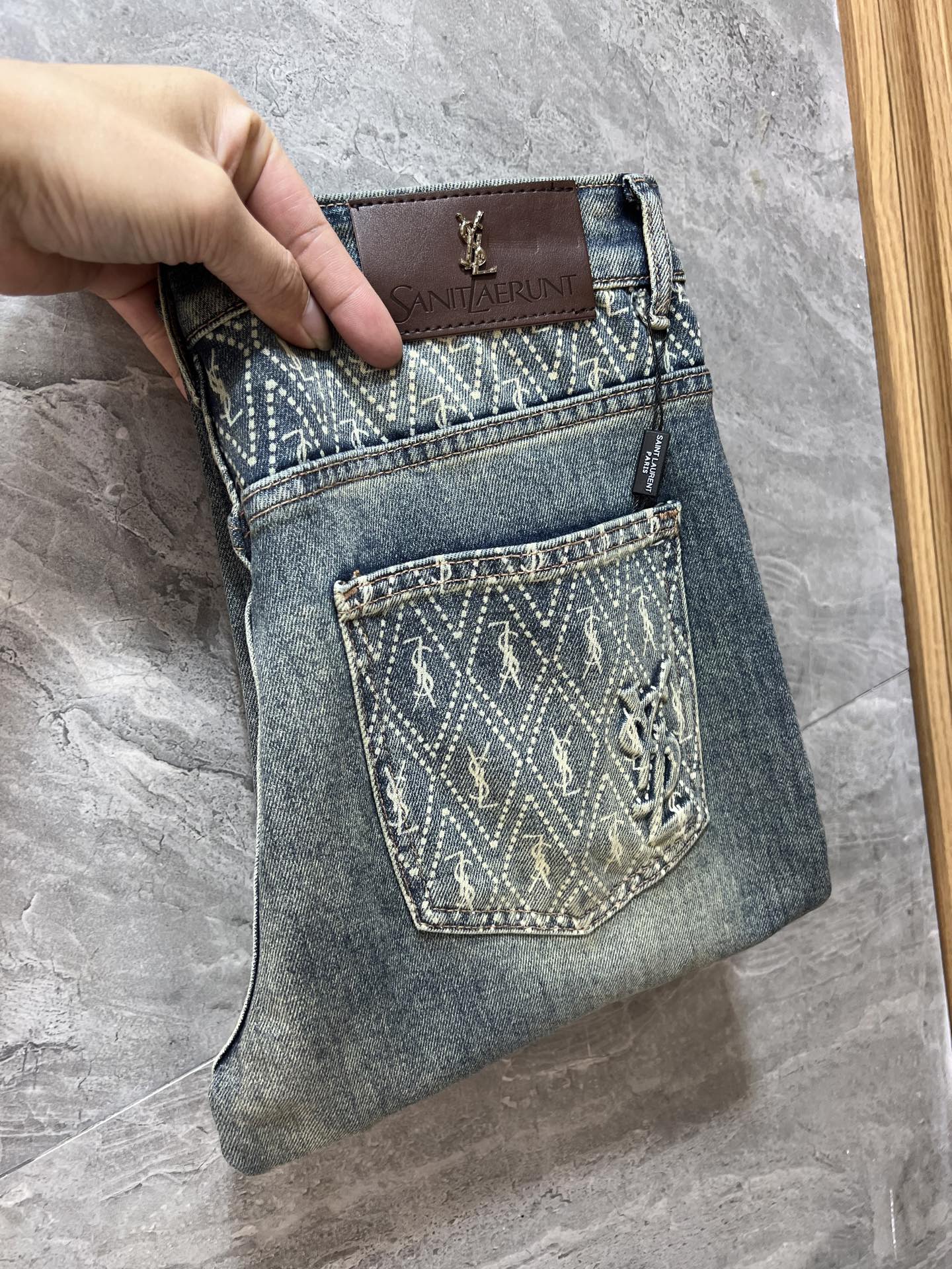 NO:645292,YSL/Saint Laurent 2025 autumn and winter new products, complete with three labels, jeans, good products, no need to introduce too much, look at the details, counter size 28-38/140, upper body size 32, saint laurent, saint laurent, jeans, alexander wang19860909YSL/圣罗兰 2025秋冬新品 三标齐全 牛仔裤 好货不用过多介绍 看细节 专柜码数28-38 /140上身32码,,saint laurent,saint laurent,jeans,alexander wang,Men's clothing