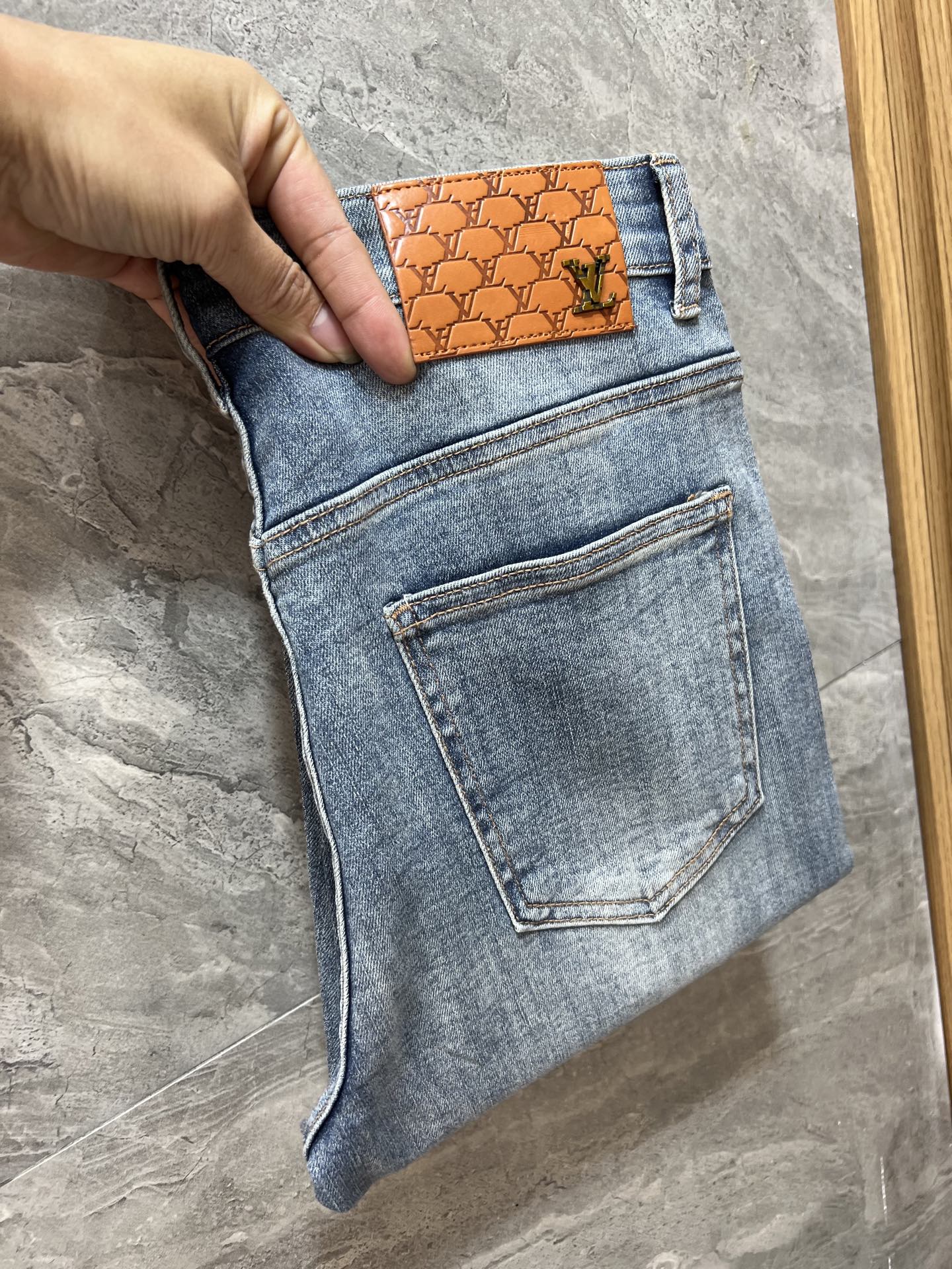 NO:645311,LV/Louis Vuitton 2025 autumn and winter new products, complete with three labels, jeans, good products, no need to introduce too much, look at the details, the counter size is 28-38/140, upper body size 32, louis vuitton, louis vuitton, jeans, alexander wang19860909LV/路易威登 2025秋冬新品 三标齐全 牛仔裤 好货不用过多介绍 看细节 专柜码数28-38 /140上身32码,,louis vuitton,louis vuitton,jeans,alexander wang,Men's clothing