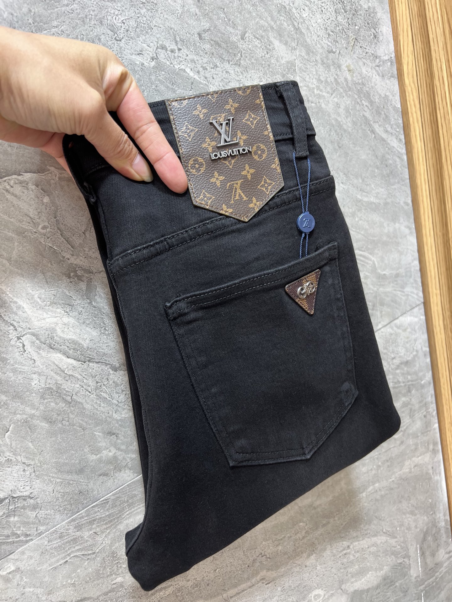 NO:645334,LV/Louis Vuitton 2025 autumn and winter new products, complete with three labels, jeans, good products, no need to introduce too much, look at the details, the counter size is 28-38/140, upper body size 32, louis vuitton, louis vuitton, jeans, alexander wang19860909LV/路易威登 2025秋冬新品 三标齐全 牛仔裤 好货不用过多介绍 看细节 专柜码数28-38 /140上身32码,,louis vuitton,louis vuitton,jeans,alexander wang,Men's clothing