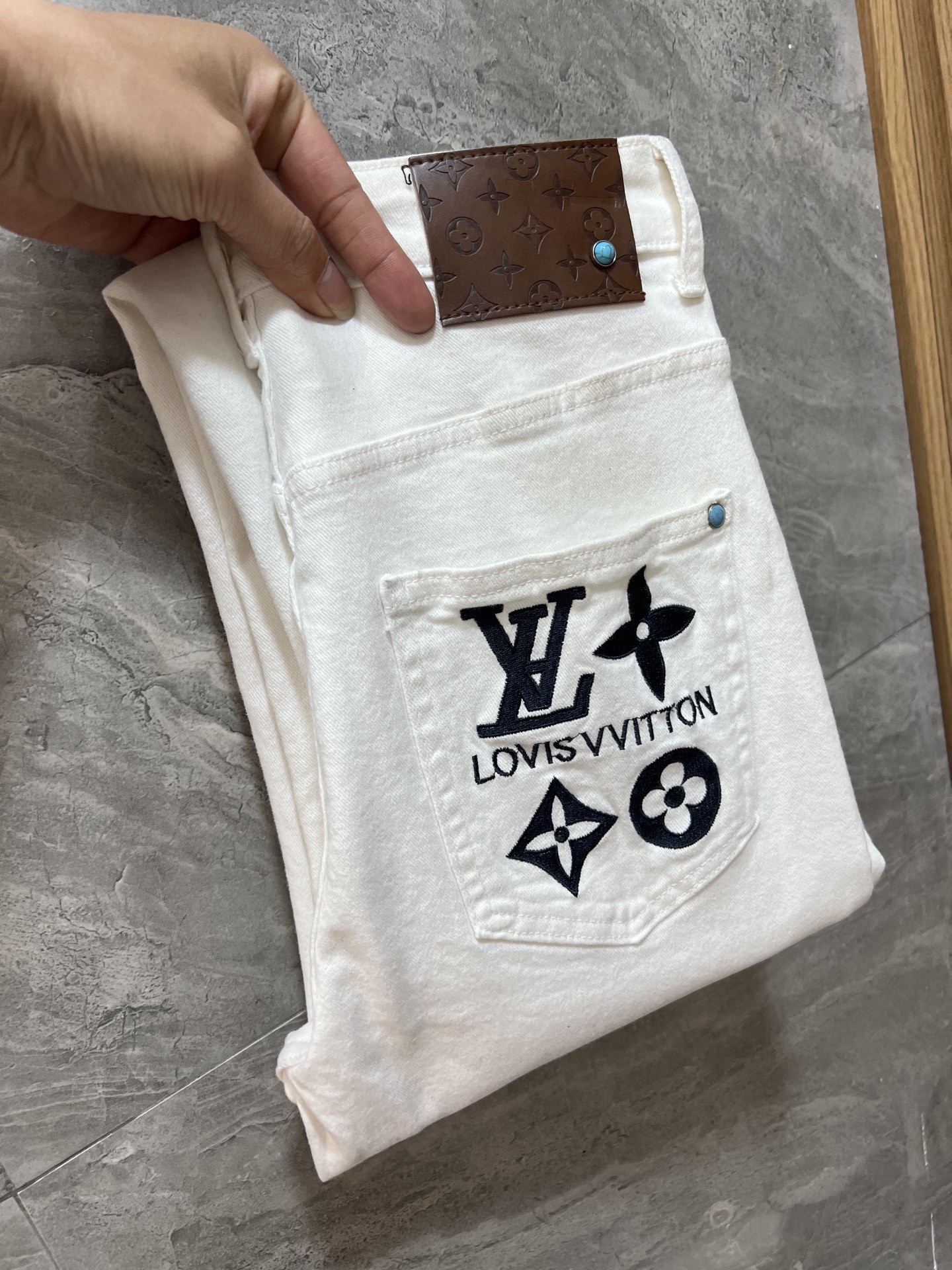 NO:645339,LV/Louis Vuitton 2025 autumn and winter new products, complete with three labels, jeans, good products, no need to introduce too much, look at the details, the counter size is 28-38/140, upper body size 32, louis vuitton, louis vuitton, jeans, alexander wang19860909LV/路易威登 2025秋冬新品 三标齐全 牛仔裤 好货不用过多介绍 看细节 专柜码数28-38 /140上身32码,,louis vuitton,louis vuitton,jeans,alexander wang,Men's clothing