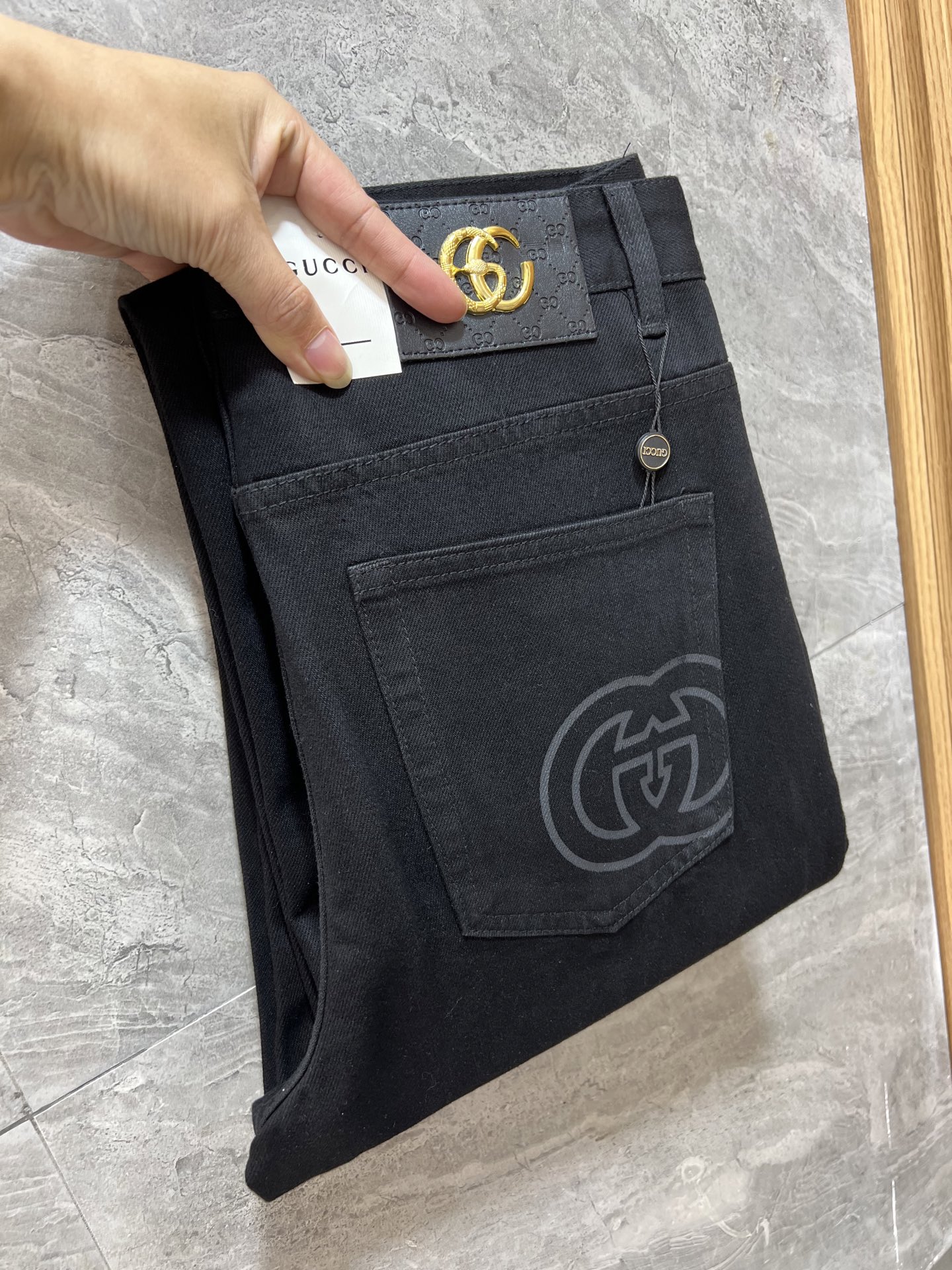NO:647150,Gucci/Gucci 2025 autumn and winter new products, complete with three labels, jeans, good products, no need to introduce too much, look at the details, counter size 29-38, 175/140 upper body size 32,,gucci,jeans,alexander wang19860909Gucci/古奇 2025秋冬新品 三标齐全 牛仔裤 好货不用过多介绍 看细节 专柜码数29-38 175/140上身32码,,gucci,jeans,alexander wang,Men's clothing