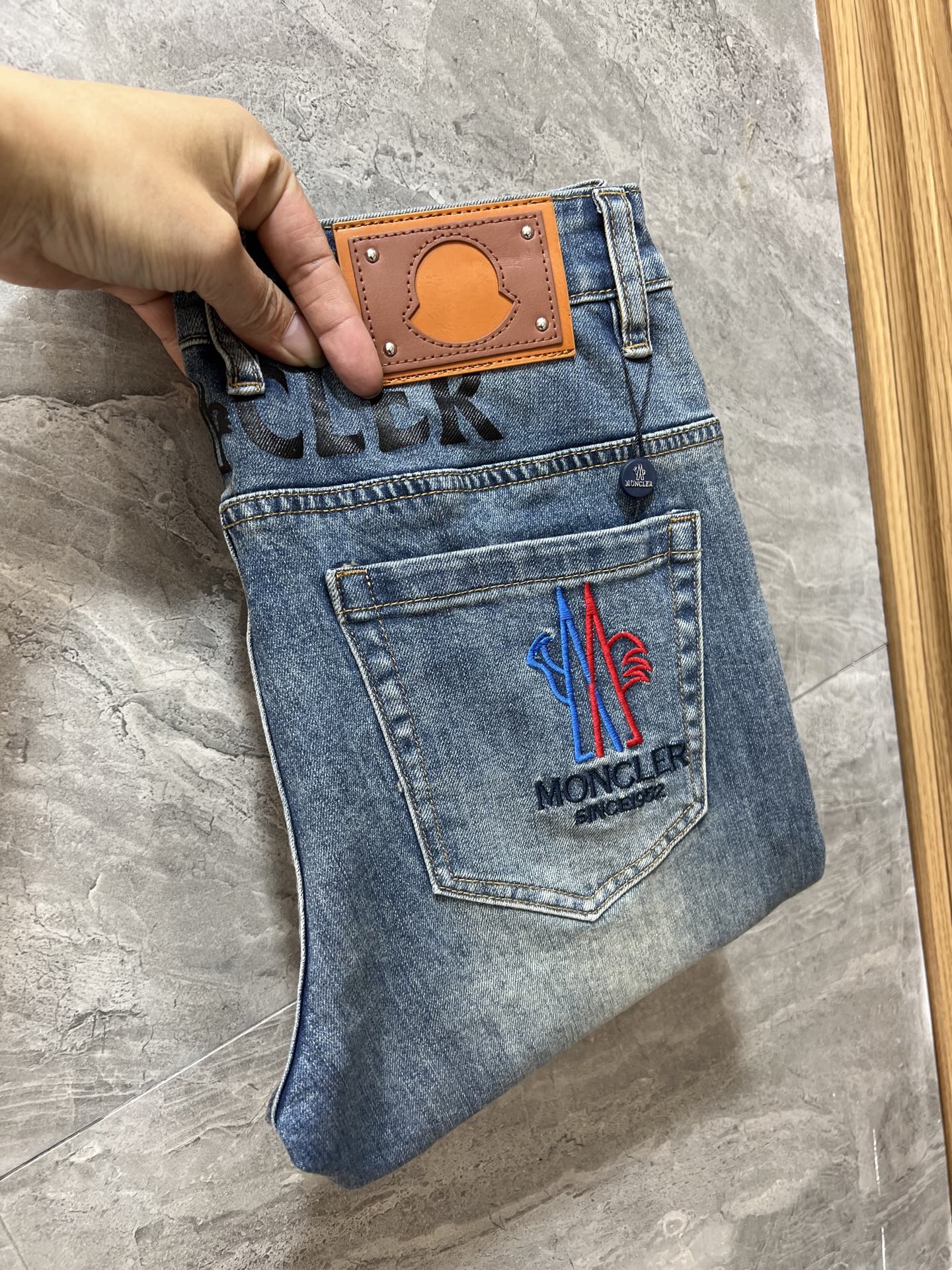 NO:647156,Moncler/Mongolia 2025 autumn and winter new products, complete with three labels, jeans, good products, no need to introduce too much, look at the details, counter size 29-38, 175/140, upper body size 32, Moncler, jeans, alexander wang19860909Moncler/蒙口 2025秋冬新品 三标齐全 牛仔裤 好货不用过多介绍 看细节 专柜码数29-38 175/140上身32码,,Moncler,jeans,alexander wang,Men's clothing