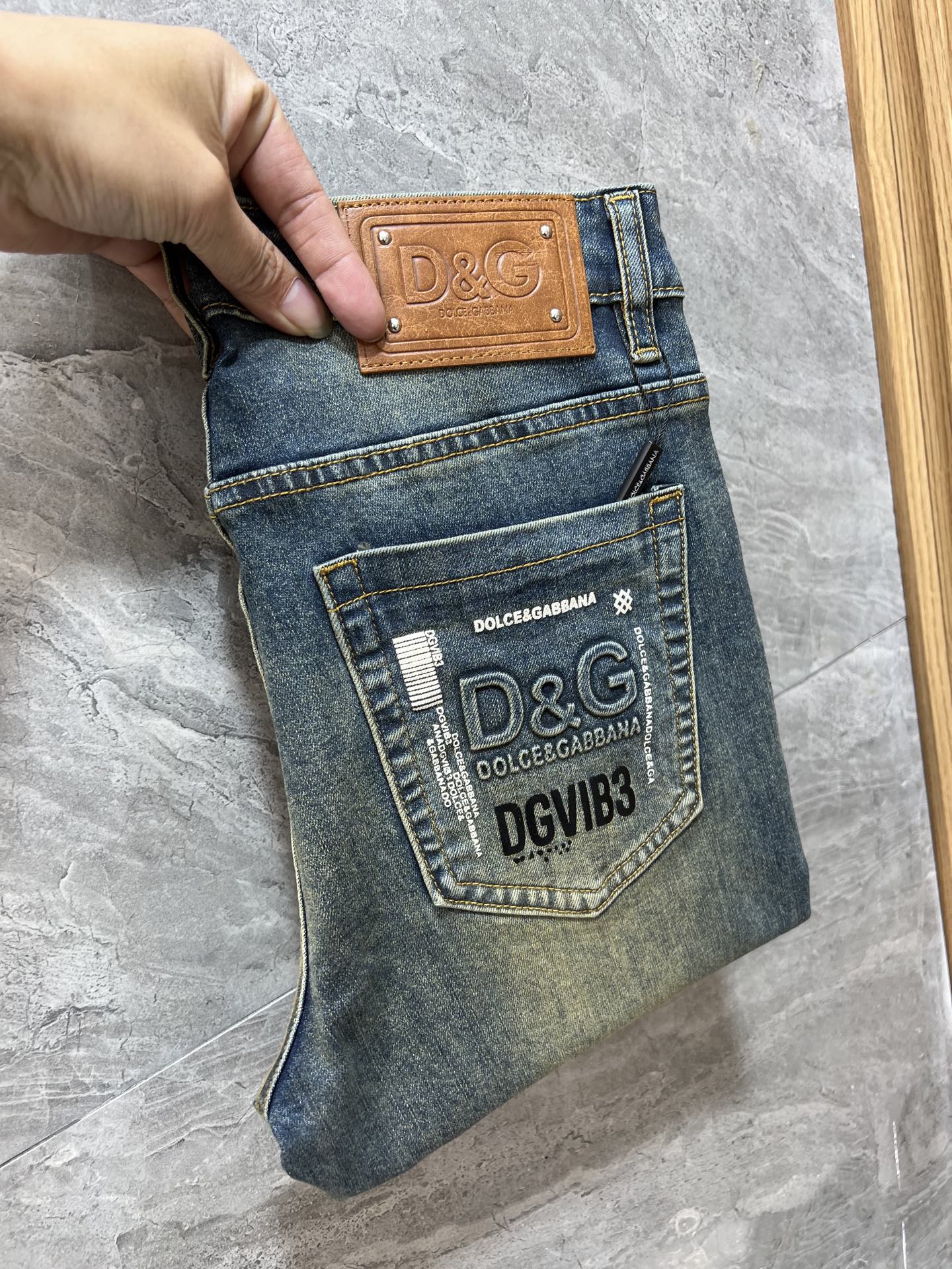 NO:647162,DG/Dolce & Gabbana 2025 autumn and winter new products, complete with three labels, jeans, good products, no need to introduce too much, look at the details, counter size 29-38, 175/140 upper body size 32,,Dolce&Gabbana,jeans,alexander wang19860909DG/杜嘉班纳 2025秋冬新品 三标齐全 牛仔裤 好货不用过多介绍 看细节 专柜码数29-38 175/140上身32码,,Dolce&Gabbana,jeans,alexander wang,Men's clothing