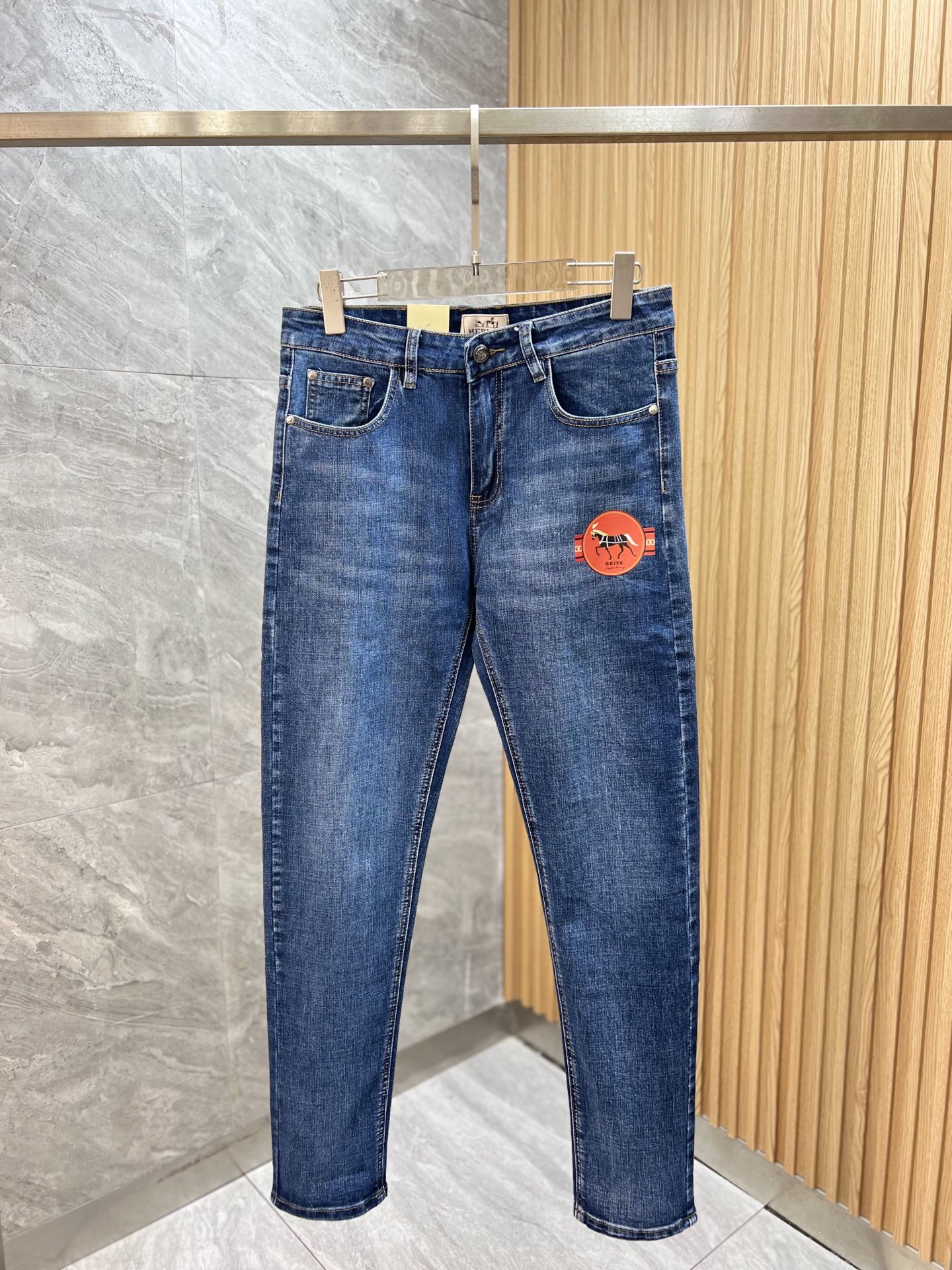 NO:647167,Hermes/Hermès 2025 autumn and winter new products, complete with three labels, jeans, good products, no need to introduce too much, look at the details, counter size 29-38, 175/140 upper body size 32,,hermes,hermes,jeans, 19860909Hermes/爱马仕 2025秋冬新品 三标齐全 牛仔裤 好货不用过多介绍 看细节 专柜码数29-38 175/140上身32码,,hermes,hermes,jeans, ,Men's clothing