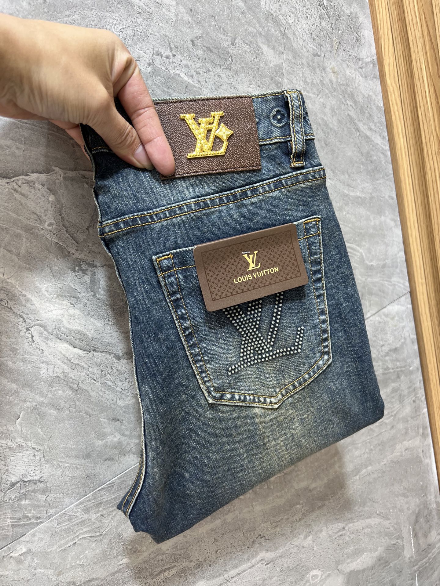 NO:647172,LV/Louis Vuitton 2025 autumn and winter new products, complete with three labels, jeans, good products, no need to introduce too much, look at the details, counter size 29-38, 175/140 upper body size 32,, louis vuitton, louis vuitton, jeans, alexander wang19860909LV/路易威登 2025秋冬新品 三标齐全 牛仔裤 好货不用过多介绍 看细节 专柜码数29-38 175/140上身32码,,louis vuitton,louis vuitton,jeans,alexander wang,Men's clothing