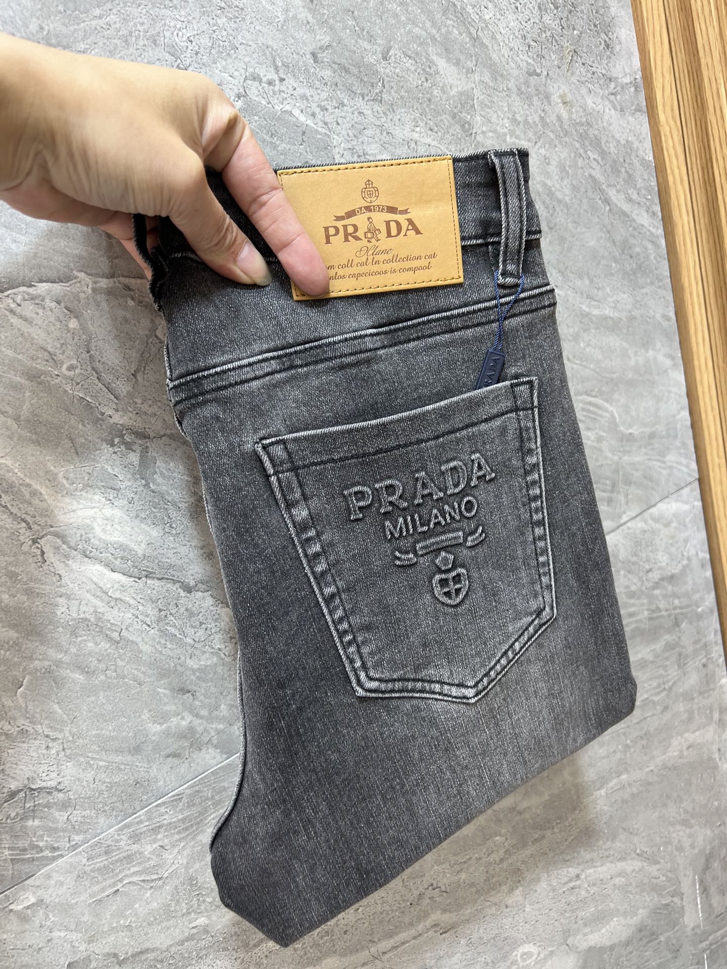 NO:647177,Prada/Prada 2025 autumn and winter new products, complete with three labels, jeans, good products, no need to introduce too much, look at the details, counter size 29-38, 175/140 upper body size 32,, prada, prada, jeans, alexander wang19860909Prada/普拉达 2025秋冬新品 三标齐全 牛仔裤 好货不用过多介绍 看细节 专柜码数29-38 175/140上身32码,,prada,prada,jeans,alexander wang,Men's clothing