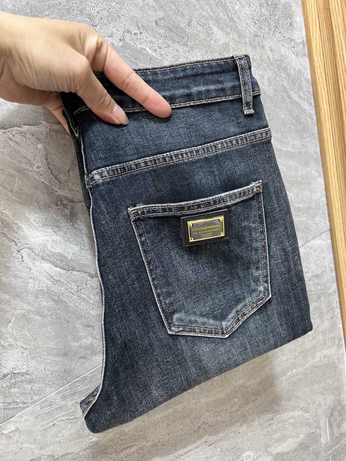 NO:647190,DG/Dolce & Gabbana 2025 autumn and winter new products, complete with three labels, jeans, good products, no need to introduce too much, look at the details, counter size 29-38, 175/140 upper body size 32,,Dolce&Gabbana,jeans,alexander wang19860909DG/杜嘉班纳 2025秋冬新品 三标齐全 牛仔裤 好货不用过多介绍 看细节 专柜码数29-38 175/140上身32码,,Dolce&Gabbana,jeans,alexander wang,Men's clothing