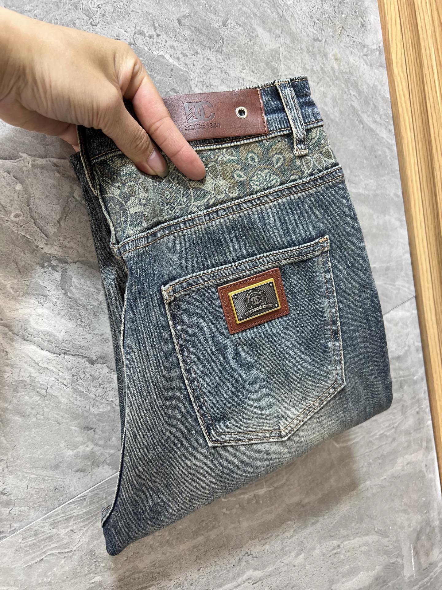 NO:647197,DG/Dolce & Gabbana 2025 autumn and winter new products, complete with three labels, jeans, good products, no need to introduce too much, look at the details, counter size 29-38, 175/140 upper body size 32,,Dolce&Gabbana,jeans,alexander wang19860909DG/杜嘉班纳 2025秋冬新品 三标齐全 牛仔裤 好货不用过多介绍 看细节 专柜码数29-38 175/140上身32码,,Dolce&Gabbana,jeans,alexander wang,Men's clothing