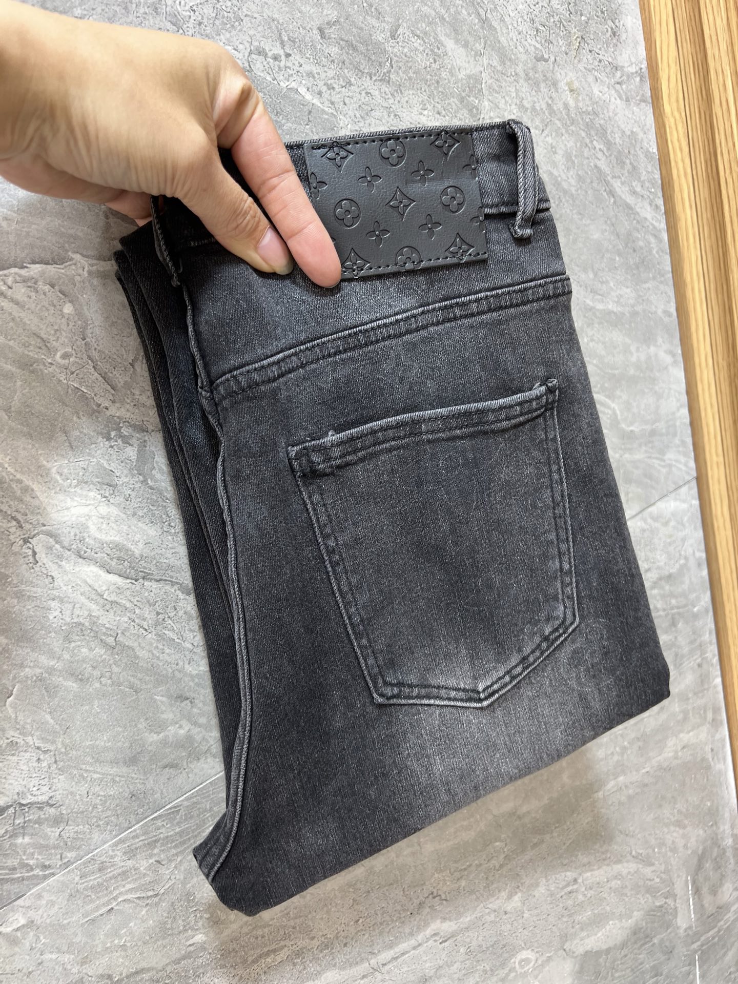 NO:647200,LV/Louis Vuitton 2025 autumn and winter new products, complete with three labels, jeans, good products, no need to introduce too much, look at the details, counter size 29-38, 175/140 upper body size 32,, louis vuitton, louis vuitton, jeans, alexander wang19860909LV/路易威登 2025秋冬新品 三标齐全 牛仔裤 好货不用过多介绍 看细节 专柜码数29-38 175/140上身32码,,louis vuitton,louis vuitton,jeans,alexander wang,Men's clothing