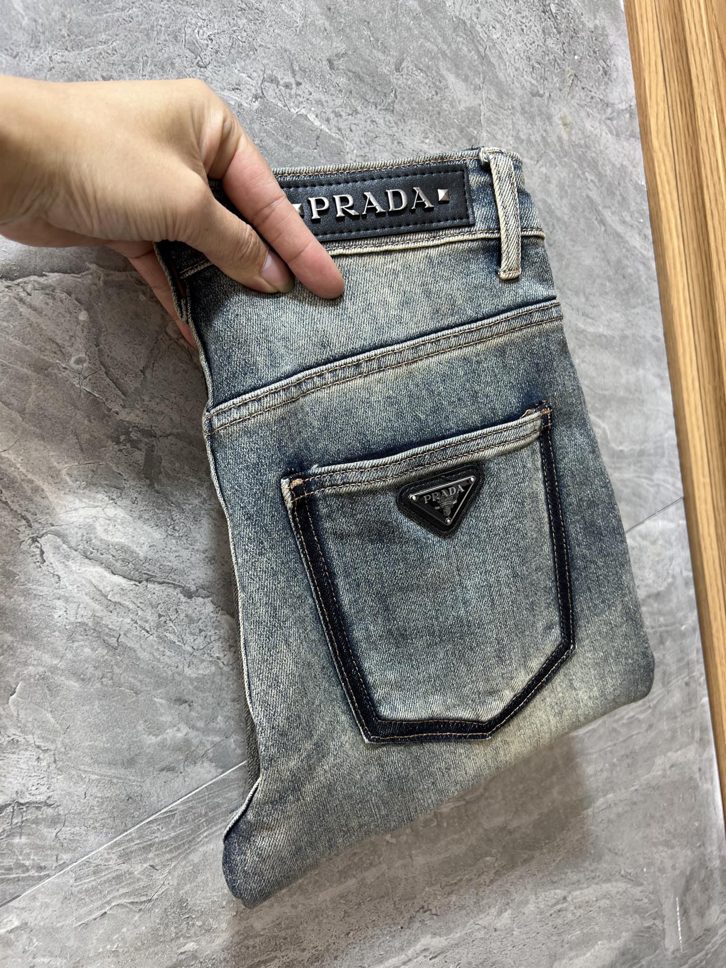 NO:647203,Prada/Prada 2025 autumn and winter new products, complete with three labels, jeans, good products, no need to introduce too much, look at the details, counter size 29-38, 175/140 upper body size 32,, prada, prada, jeans, alexander wang19860909Prada/普拉达 2025秋冬新品 三标齐全 牛仔裤 好货不用过多介绍 看细节 专柜码数29-38 175/140上身32码,,prada,prada,jeans,alexander wang,Men's clothing
