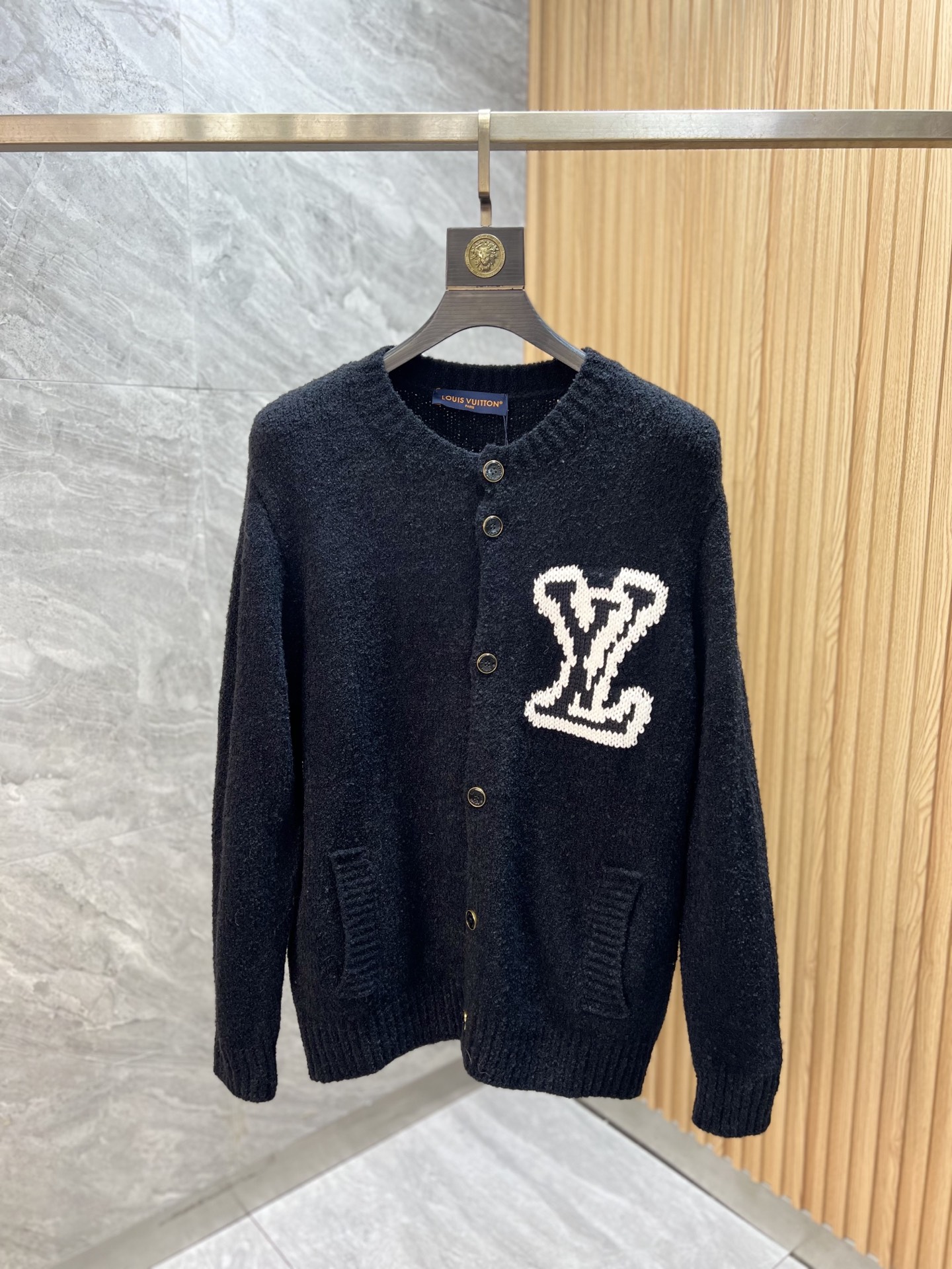 NO:647178,LV/Louis Vuitton 2025 autumn and winter new products, complete with three labels, thickened woolen sweaters, good products, no need to introduce too much, look at the details, counter size XS-L 175/140 recommended S,, louis vuitton, louis vuitton, alexander wang19860909LV/路易威登 2025年秋冬新品上新 三标齐全 加厚羊毛衫 好货不用过多介绍 看细节 专柜码数XS-L 175/140建议S,,louis vuitton,louis vuitton,alexander wang,Men's clothing
