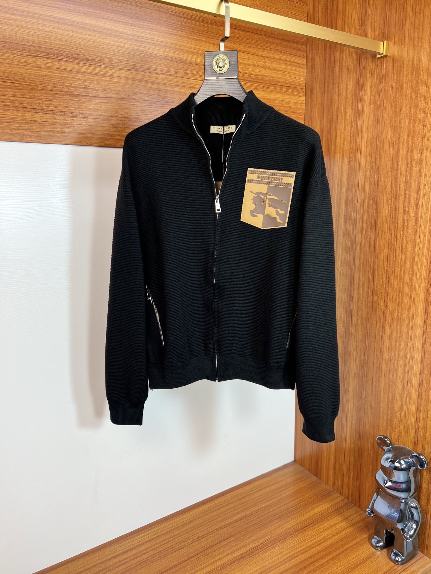 NO:647183,Burberry/Burberry 2025 new autumn and winter new products, complete with three labels, cardigan and thick woolen sweater, good products need no introduction, look at the details, counter size M-XXXL 175/140, recommended L,, burberry, burberry, alexander wang19860909Burberry/巴宝莉 2025年秋冬新品上新 三标齐全 开衫加厚羊毛衫 好货不用过多介绍 看细节 专柜码数M-XXXL 175/140建议L,,burberry,burberry,alexander wang,Men's clothing