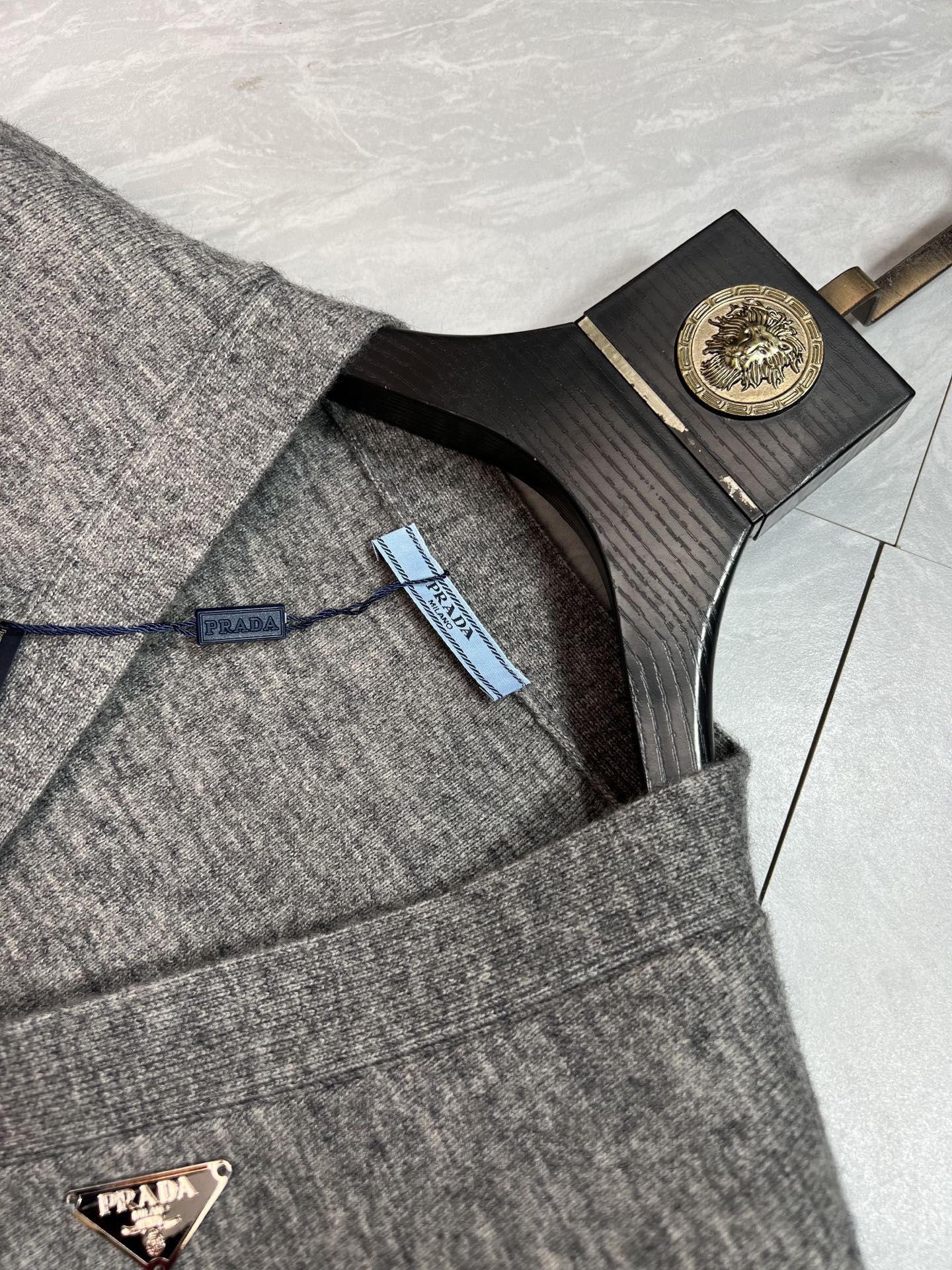 Prada/普拉达 2025年秋冬新品上新 三标齐全 开衫加厚羊毛衫 好货不用过多介绍 看细节 专柜码数