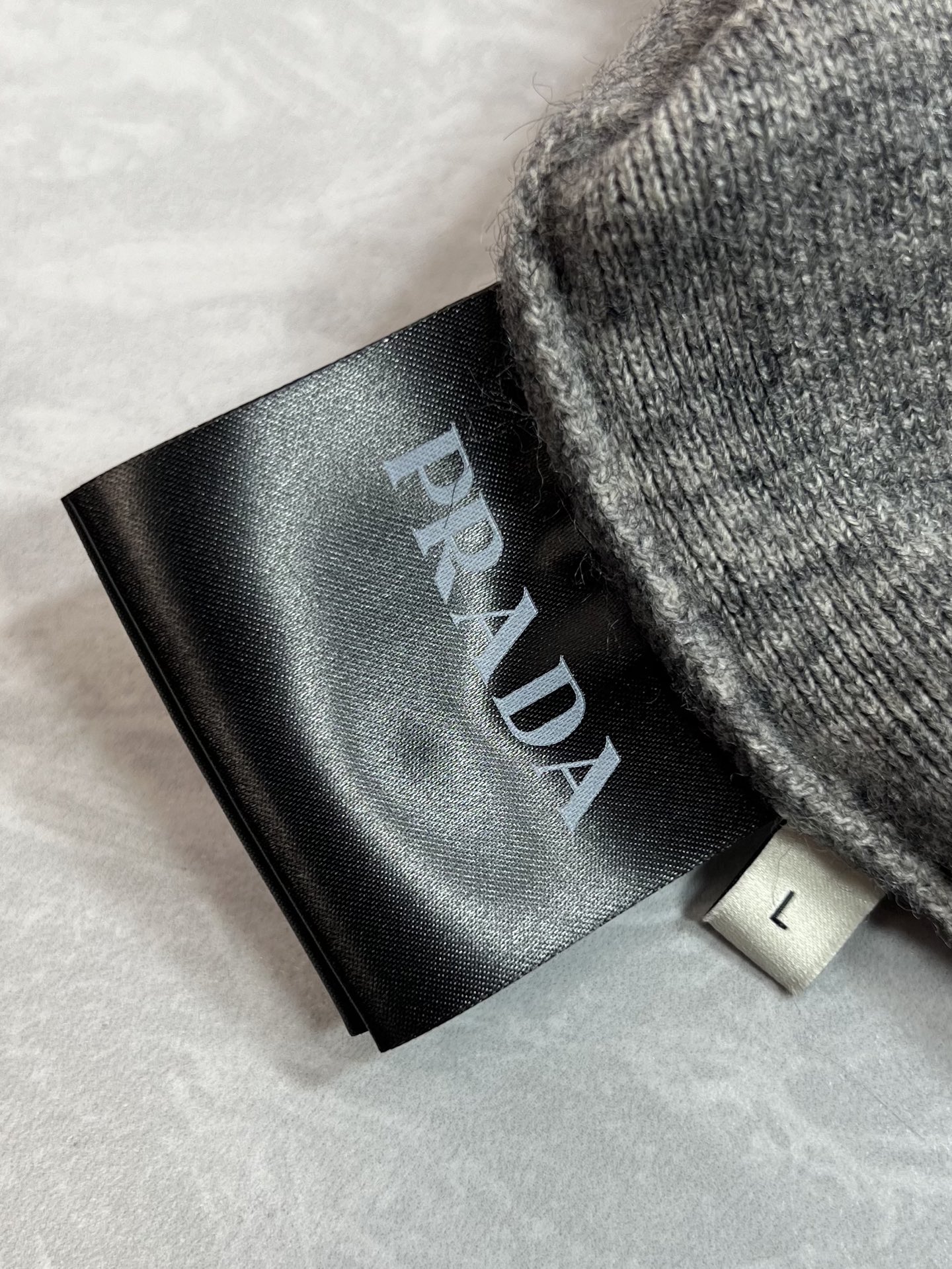 Prada/普拉达 2025年秋冬新品上新 三标齐全 开衫加厚羊毛衫 好货不用过多介绍 看细节 专柜码数