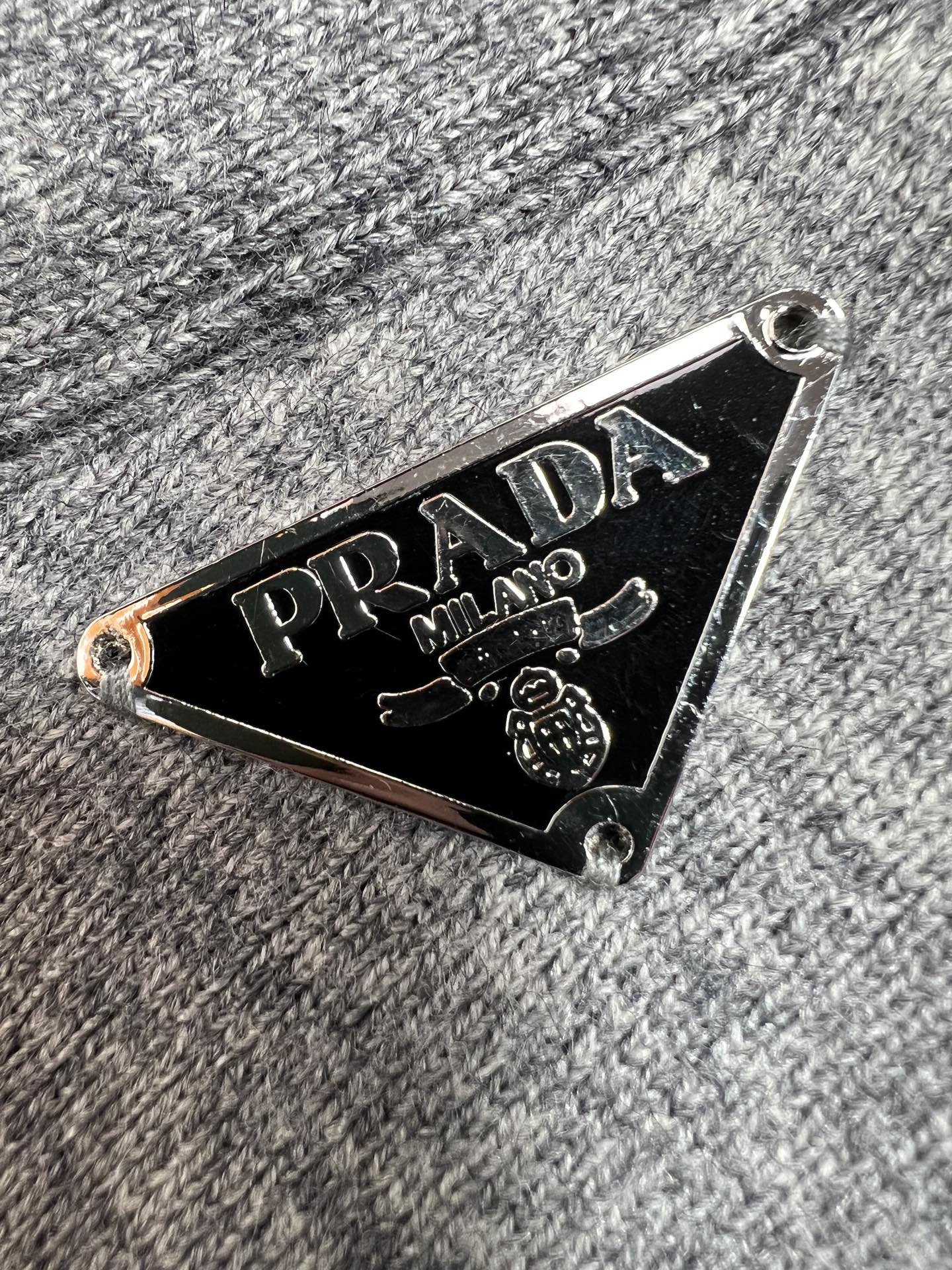 Prada/普拉达 2025年秋冬新品上新 三标齐全 开衫加厚羊毛衫 好货不用过多介绍 看细节 专柜码数