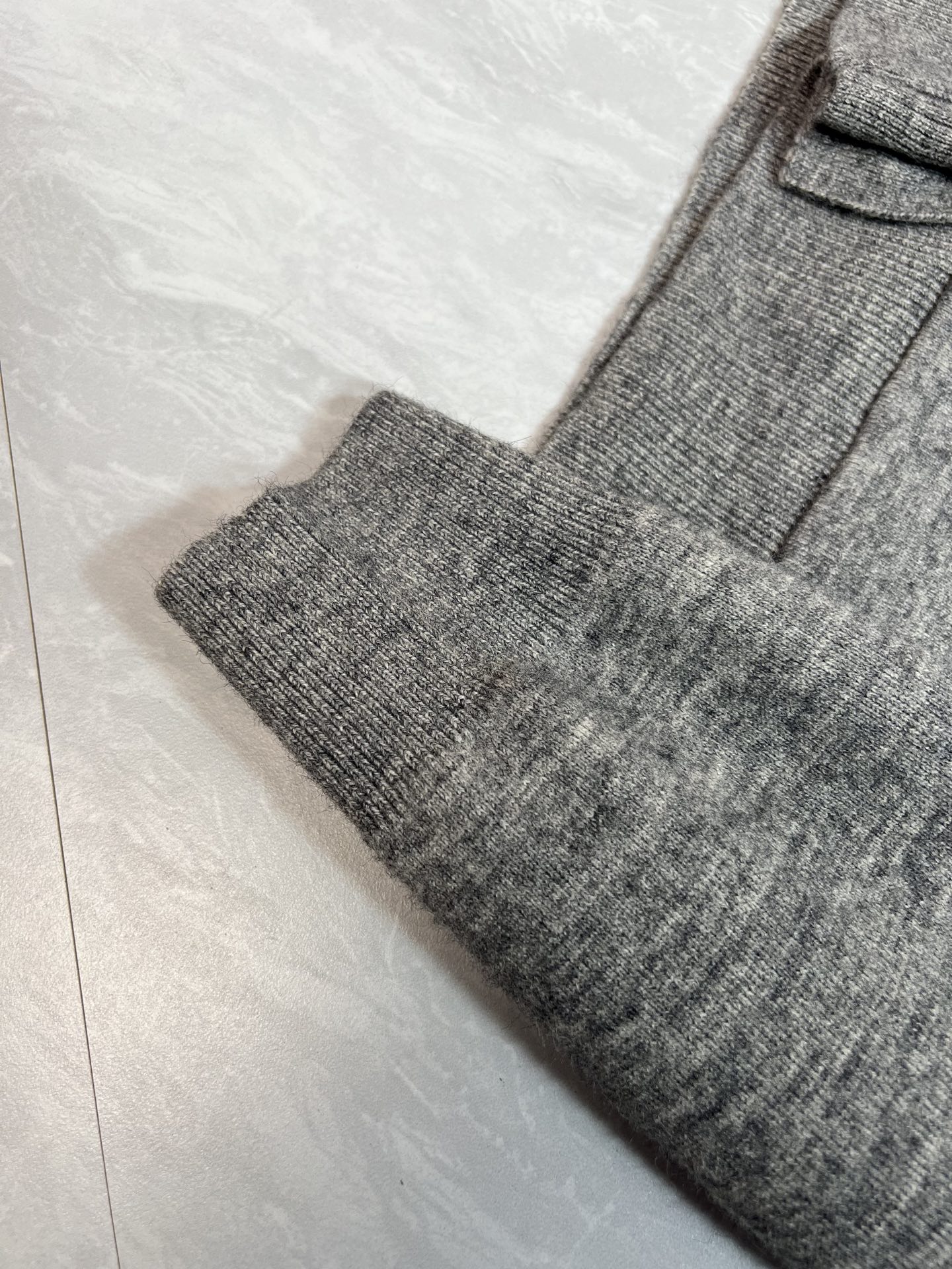 Prada/普拉达 2025年秋冬新品上新 三标齐全 开衫加厚羊毛衫 好货不用过多介绍 看细节 专柜码数