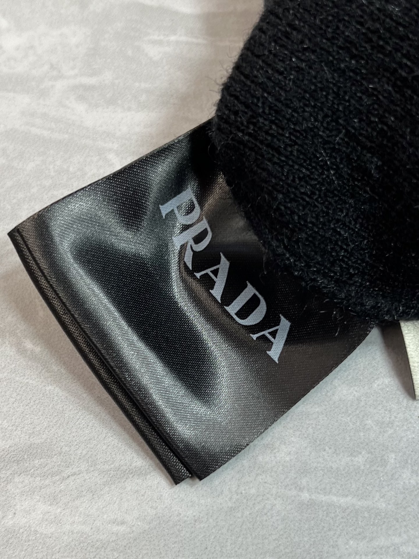 Prada/普拉达 2025年秋冬新品上新 三标齐全 开衫加厚羊毛衫 好货不用过多介绍 看细节 专柜码数