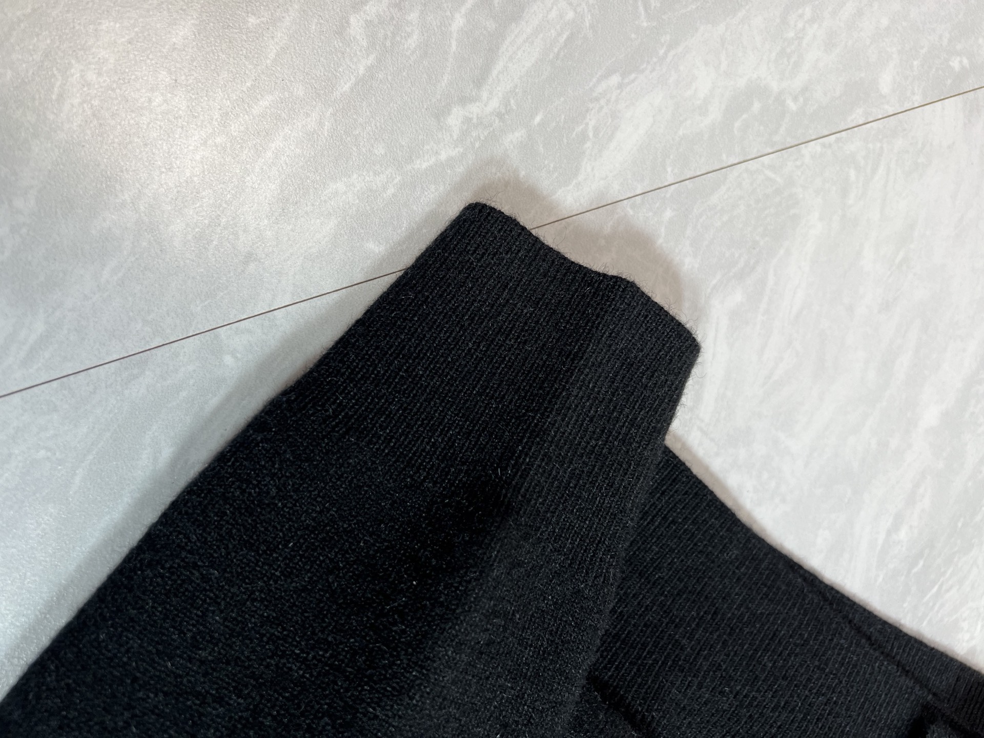 Prada/普拉达 2025年秋冬新品上新 三标齐全 开衫加厚羊毛衫 好货不用过多介绍 看细节 专柜码数