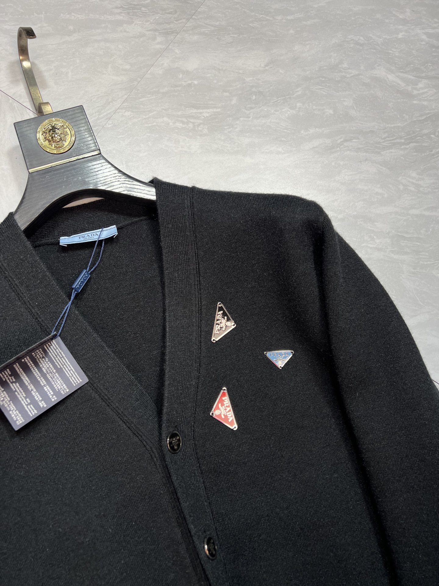 Prada/普拉达 2025年秋冬新品上新 三标齐全 开衫加厚羊毛衫 好货不用过多介绍 看细节 专柜码数