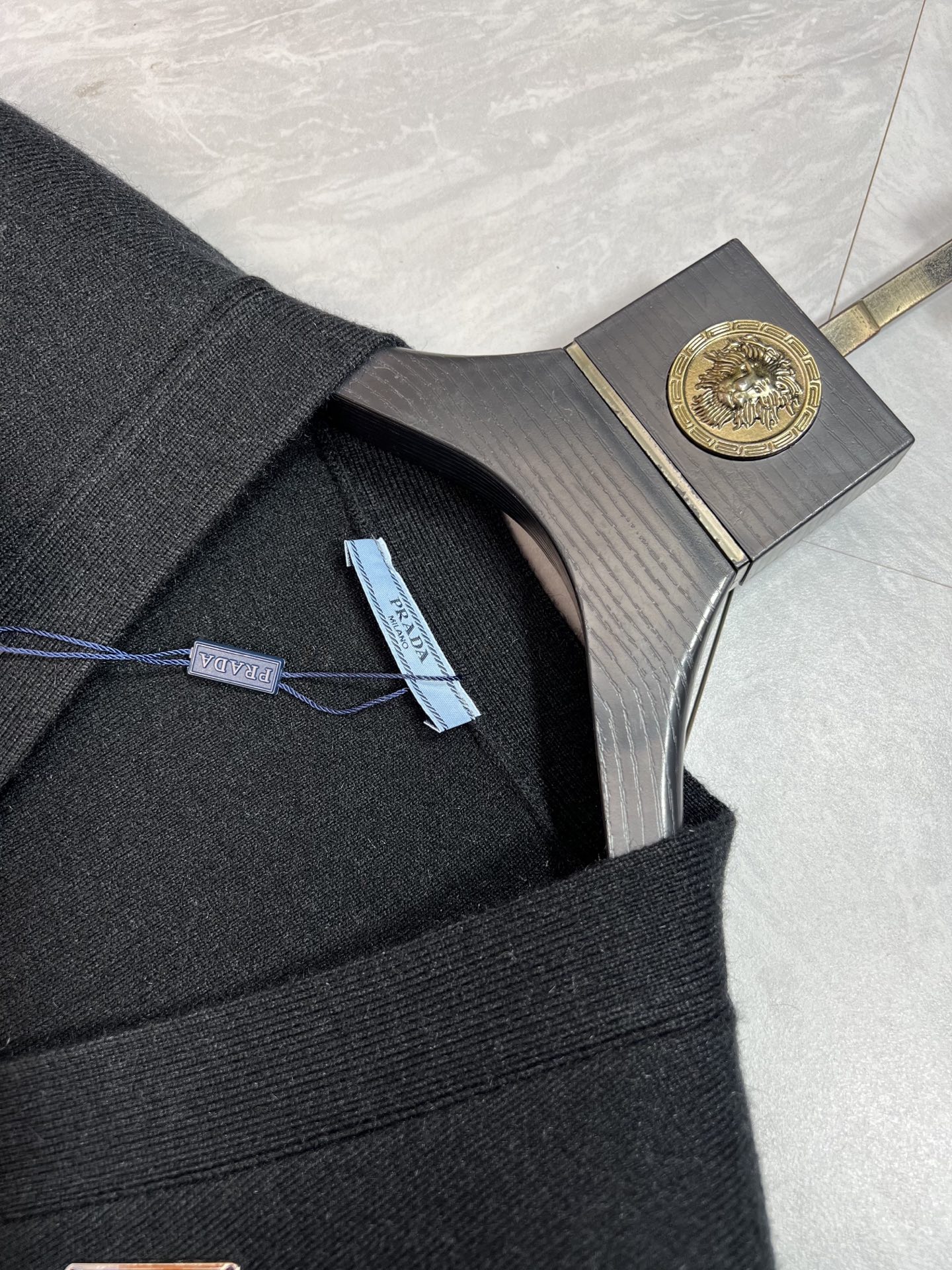 Prada/普拉达 2025年秋冬新品上新 三标齐全 开衫加厚羊毛衫 好货不用过多介绍 看细节 专柜码数