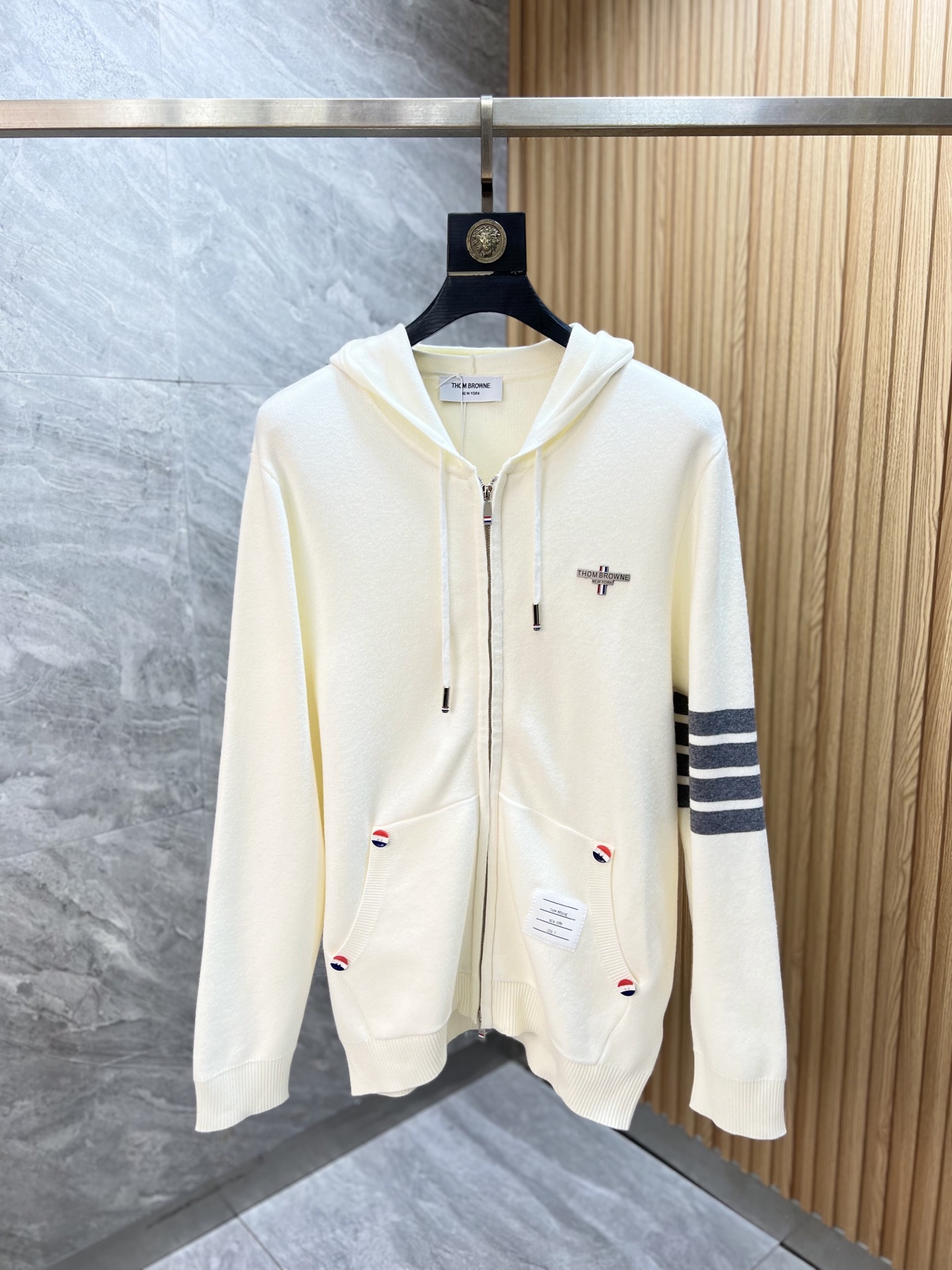 NO:649669,TB 2025 autumn and winter new products, complete with three standards, cardigan and thickened woolen sweater, good product, no need to introduce too much, look at the details, counter size M-XXXL 175/140, recommended L,,alexander wang19860909TB 2025年秋冬新品上新 三标齐全 开衫加厚羊毛衫 好货不用过多介绍 看细节 专柜码数M-XXXL 175/140建议L,,alexander wang,Men's clothing